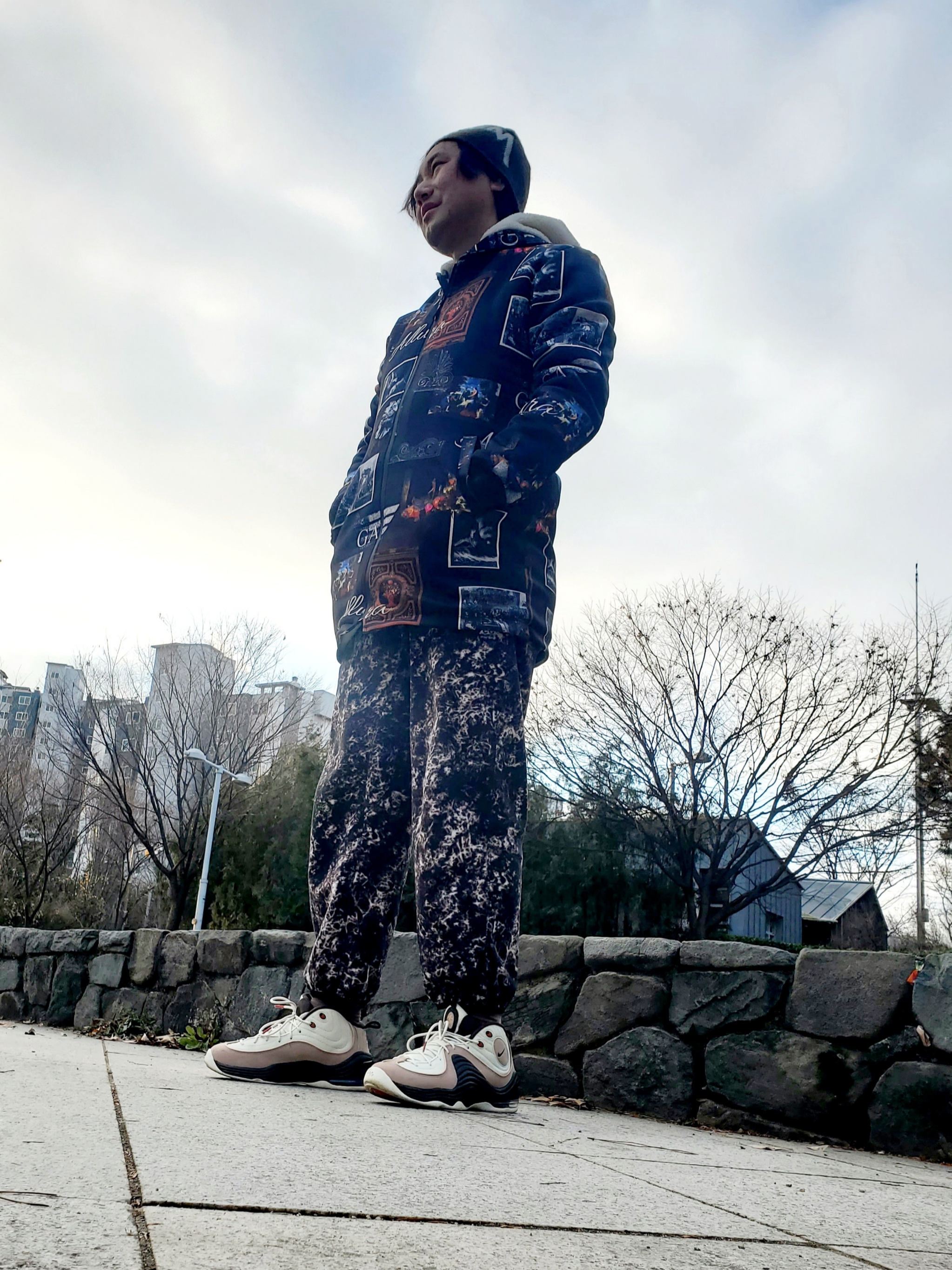 Stussy Brushed Out Stock Skullcap Beanie Brown, Nike Air Penny II Sesame and Coconut Milk 착용 스타일
