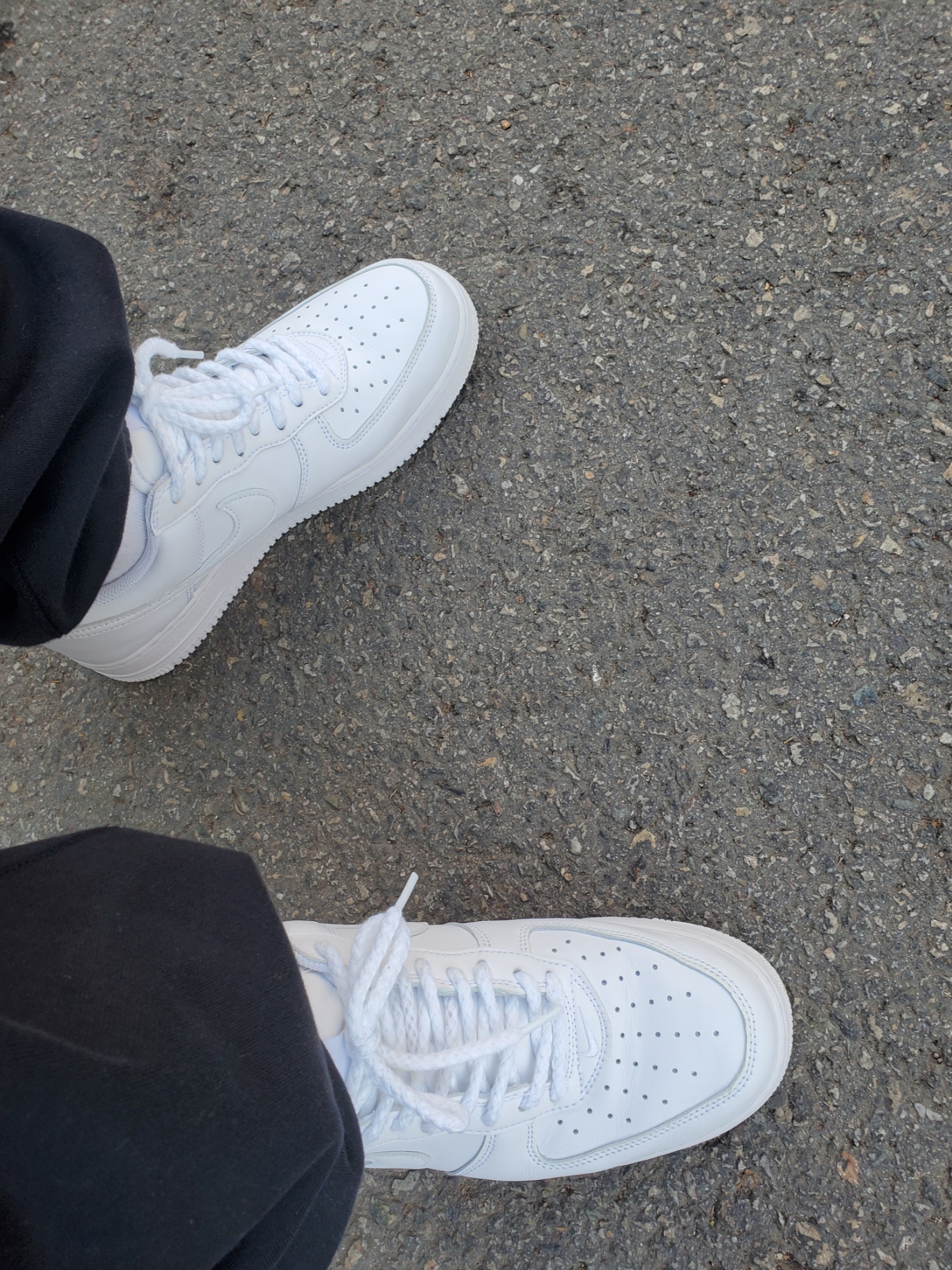 Nike Air Force 1 Low Retro Color of the Month White, (W) Nike NRG Solo Swoosh Fleece Pants Black White - US/EU 착용 스타일 - 5