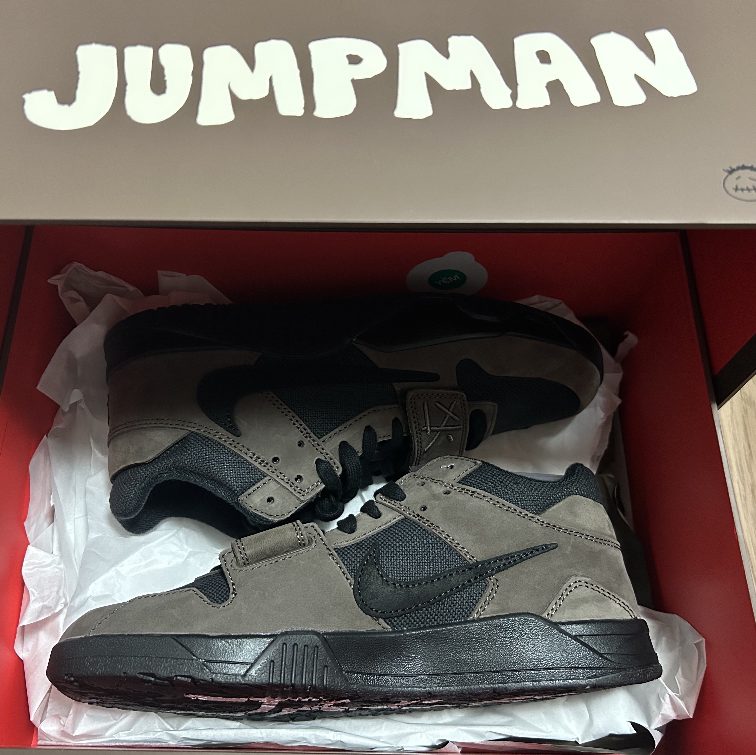 Jordan x Travis Scott Jumpman Jack TR Black and Dark Mocha 착용 스타일 - 6