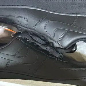 Nike Air Force 1 '07 Low Triple Black 착용 스타일