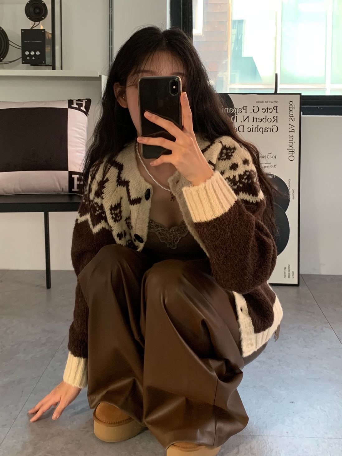 (W) UGG Classic Ultra Mini Platform Boots Chestnut 착용 스타일 - 1