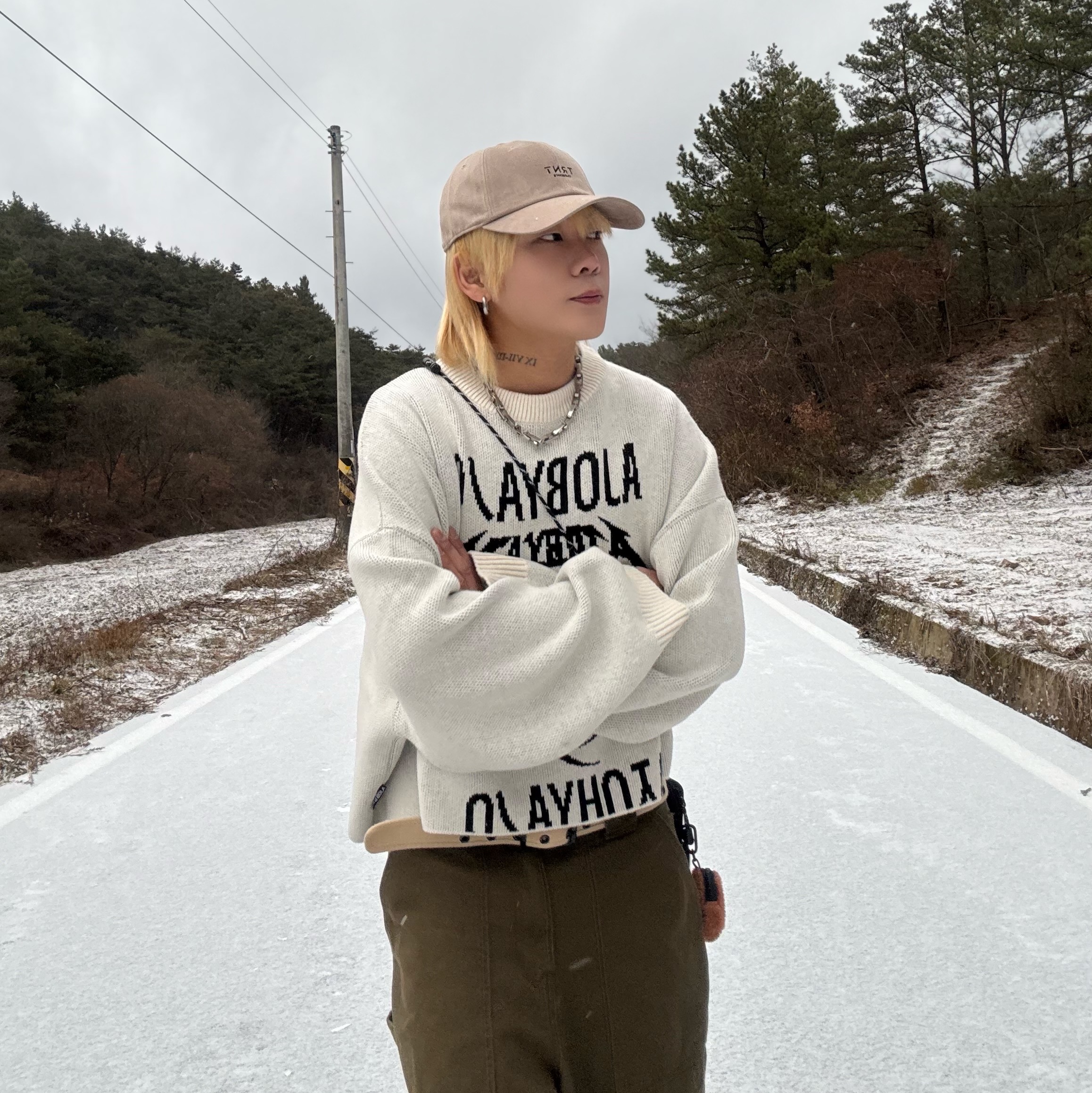 AJOBYAJO PBA Total Logo Cropped Sweater IVORY, Converse x Drkshdw Turbodrk Chuck 70 Hi Lilly White 착용 스타일 - 2