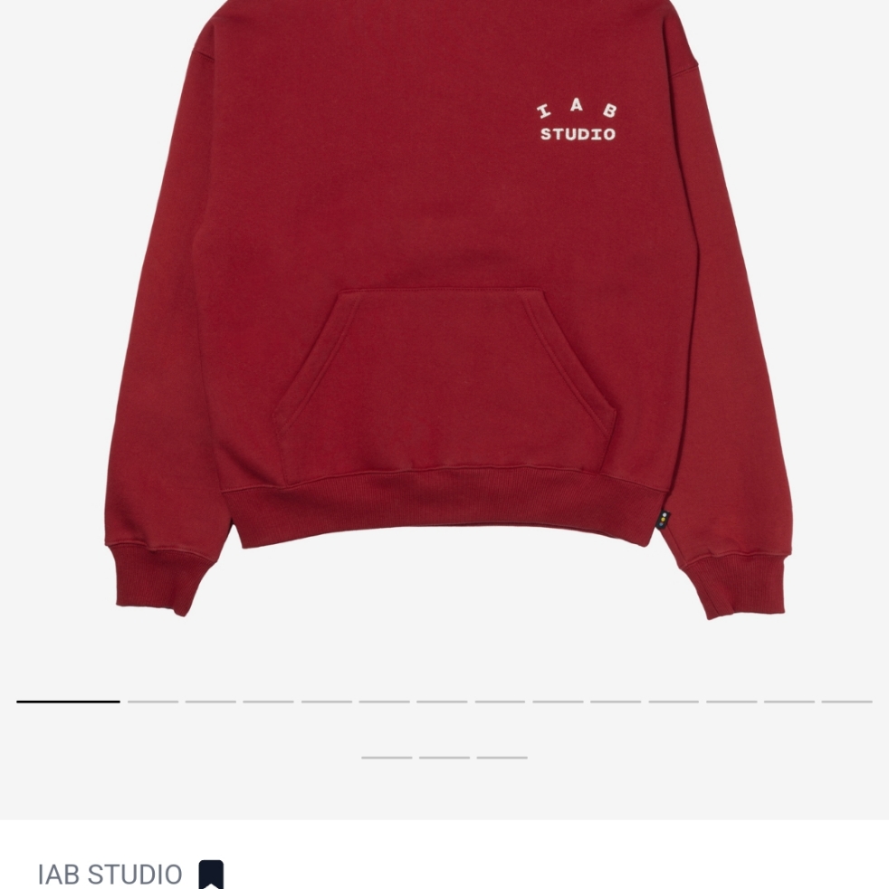 IAB Studio 24 Christmas Hoodie Burgundy Oatmeal 착용 스타일