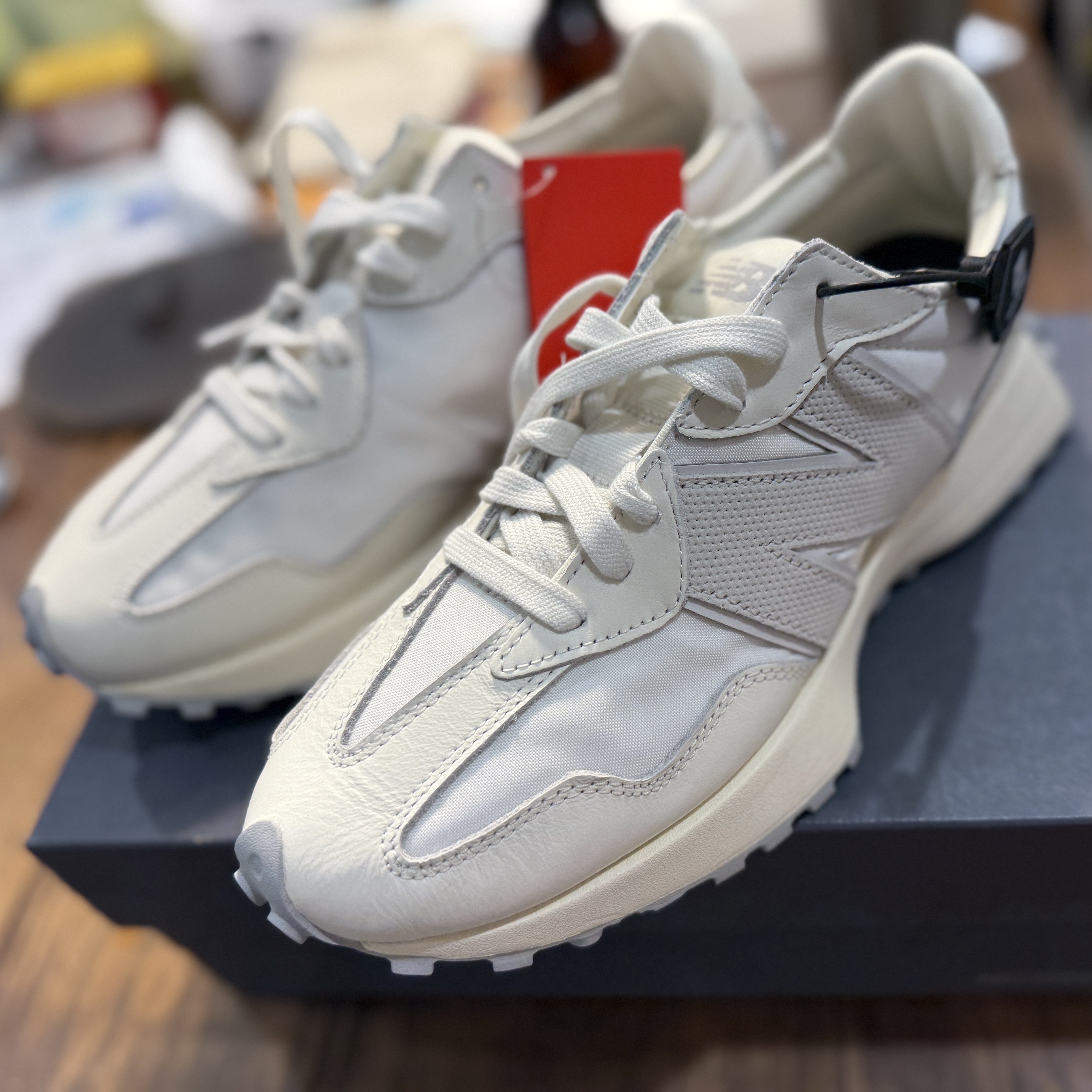 New Balance 327 Shifted White Pack 착용 스타일