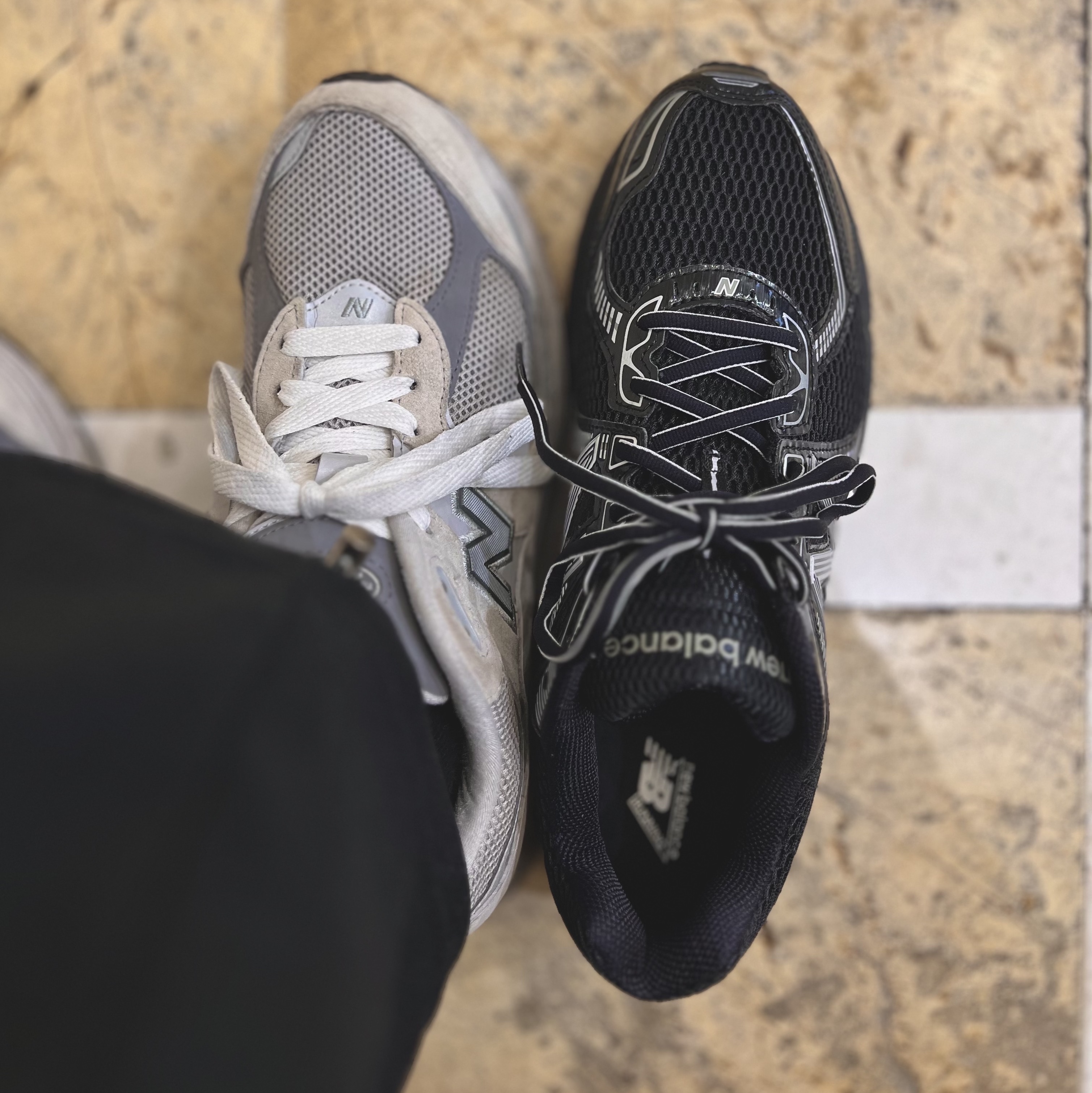 New Balance 860v2 Black Grey 착용 스타일 - 9