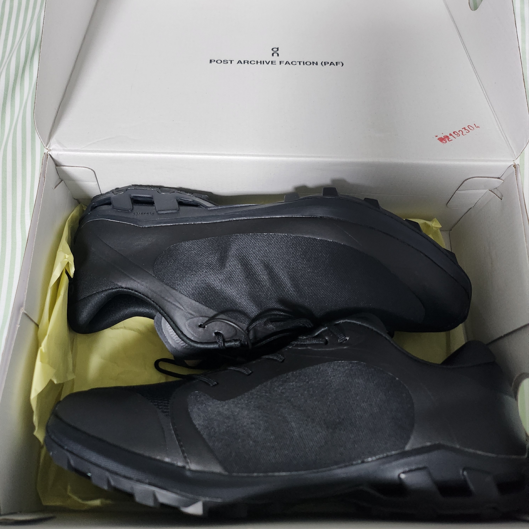 On Running x Post Archive Faction (Paf) Cloudventure Peak All Black 착용 스타일