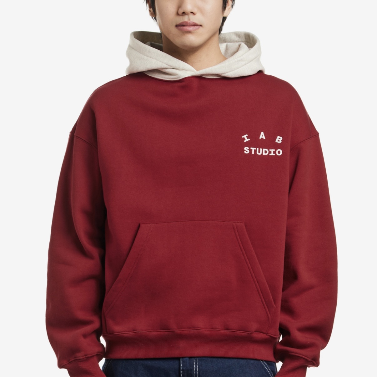 IAB Studio 24 Christmas Hoodie Burgundy Oatmeal 착용 스타일 - 7