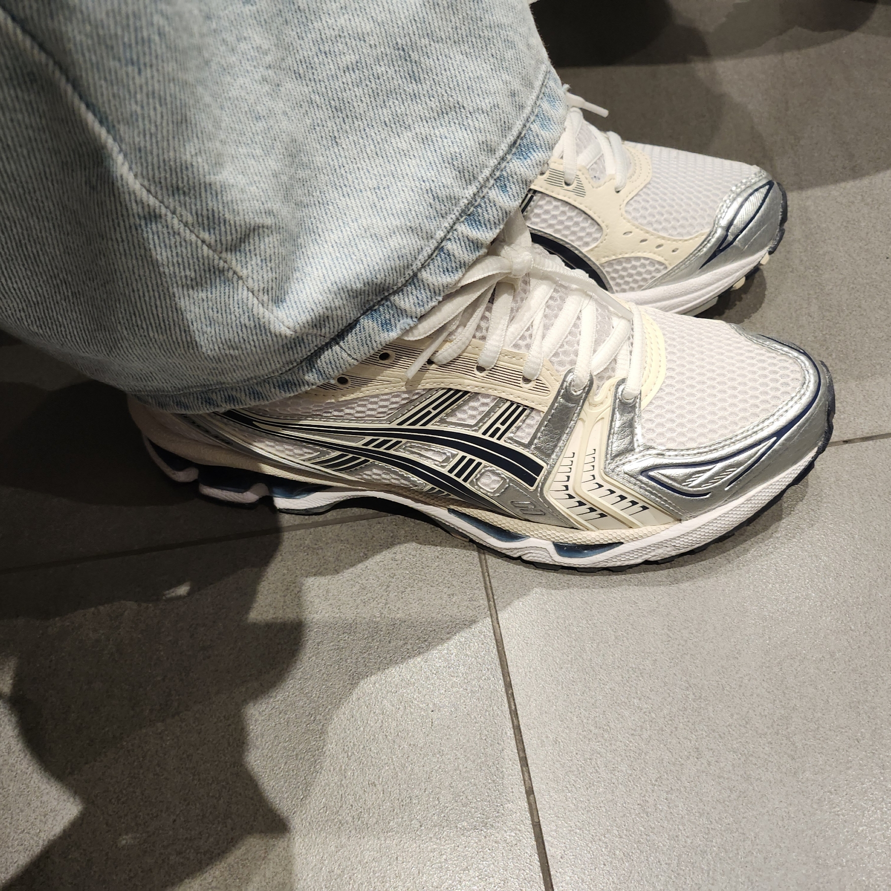 (W) Asics Gel-Kayano 14 White Midnight 착용 스타일