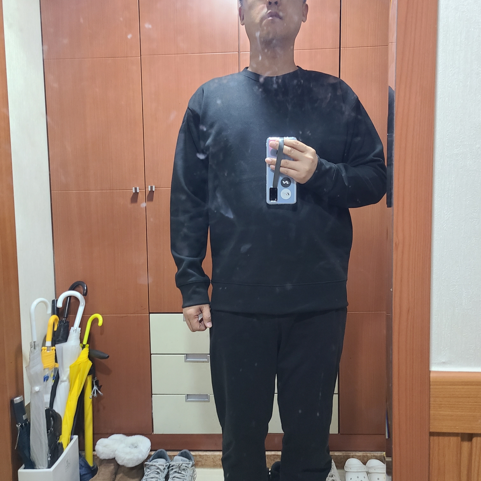 Glimmer Dry Sweatshirt 착용 스타일