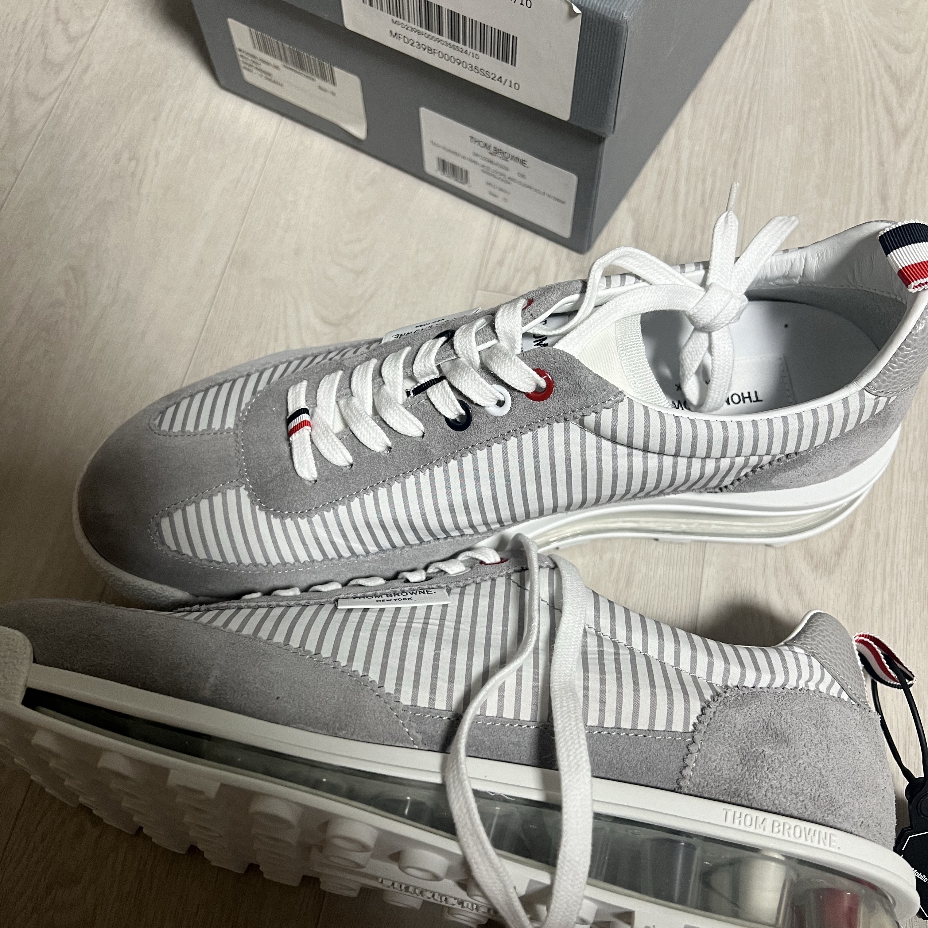 Thom Browne Tech Runner Sneakers Medium Grey 착용 스타일