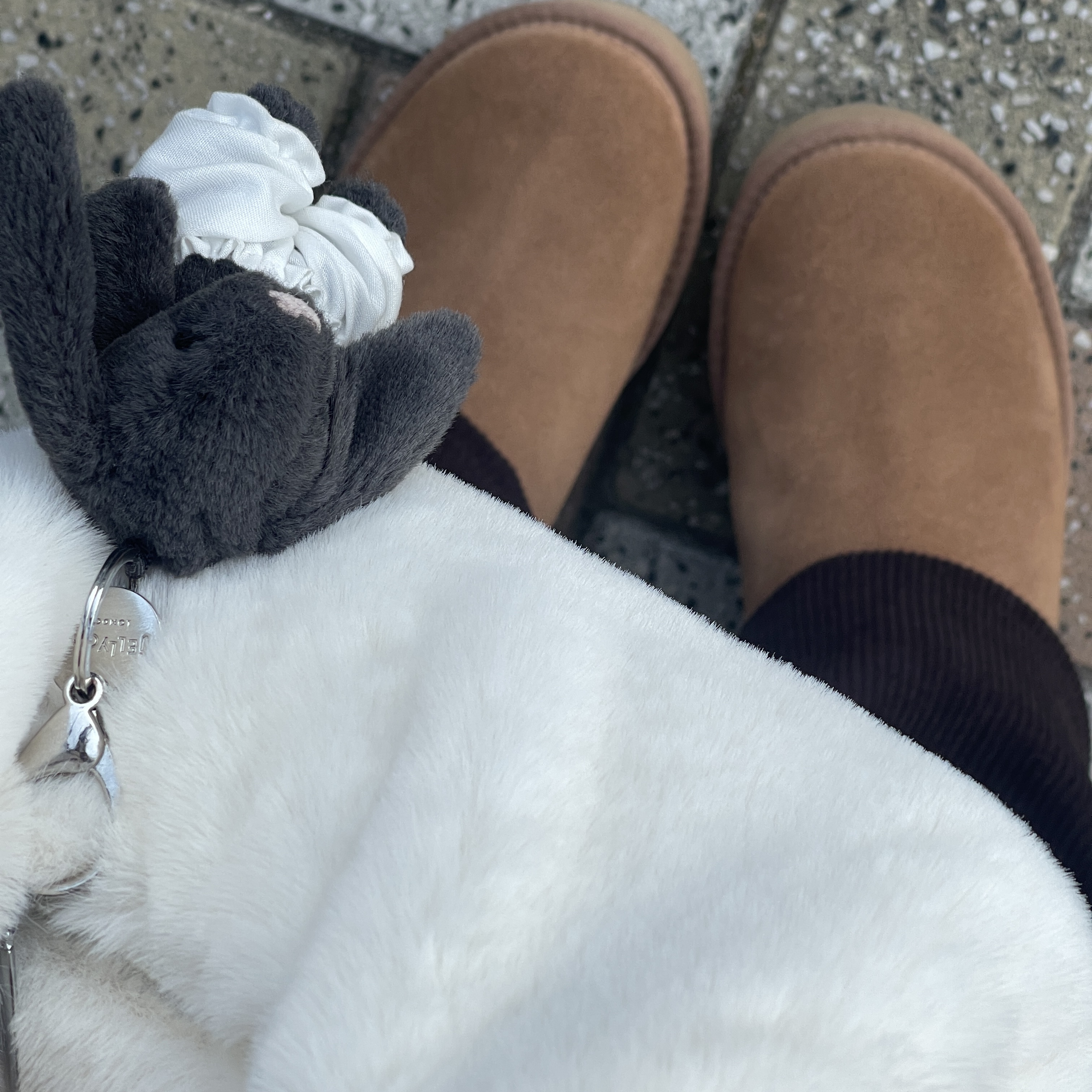 Jellycat Bashful Bunny Bag Charm Ink, (W) UGG Classic Ultra Mini Platform Boots Chestnut 착용 스타일 - 2