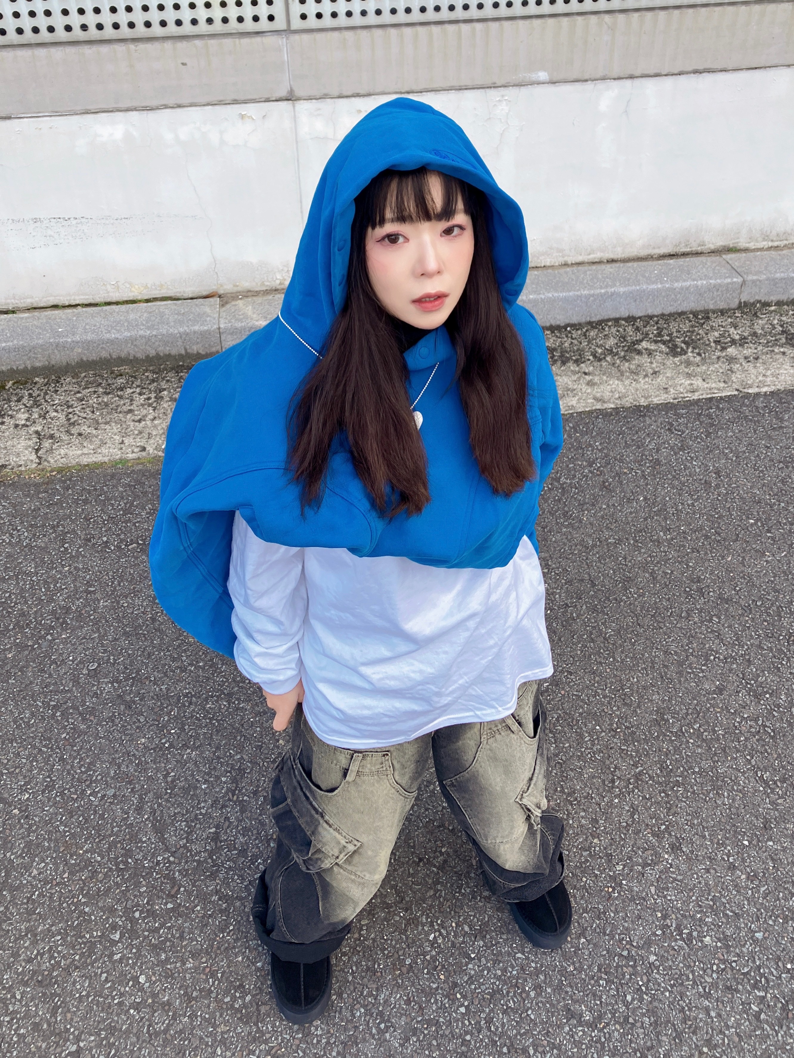 Grailz Geometry Hoodie Azzuri Blue, (W) UGG Funkette Slides Black 착용 스타일 - 6