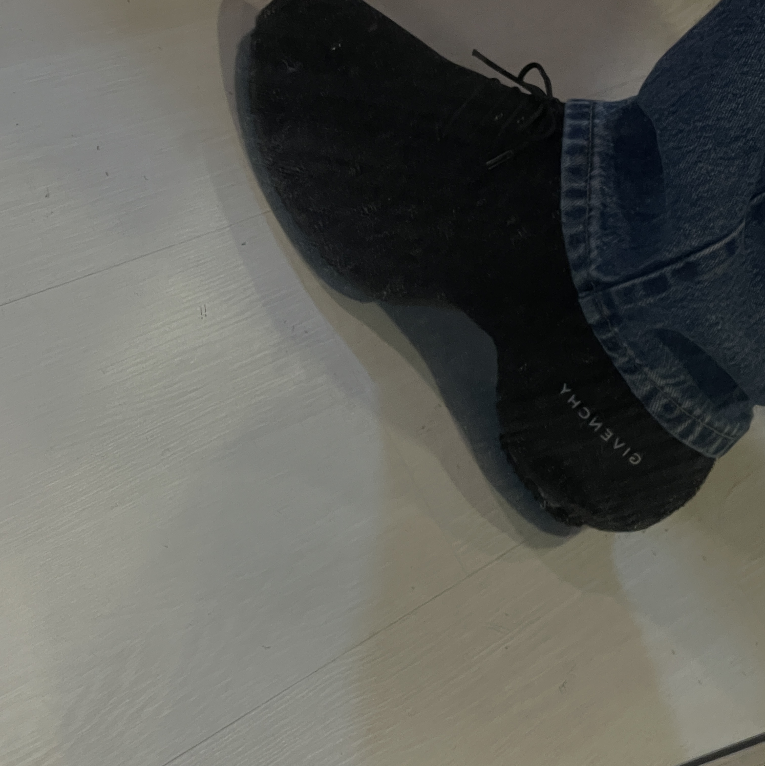 Givenchy TK-360 Knit Sneakers Black 착용 스타일 - 3