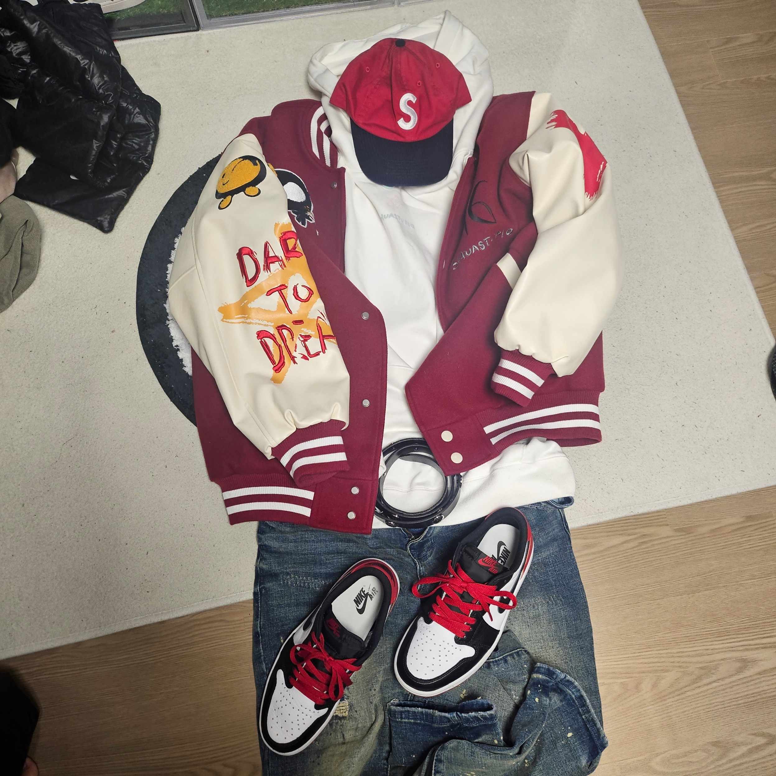Supreme 2-Tone S Logo 6-Panel Red - 24SS, Jordan 1 Retro Low OG Black Toe 착용 스타일 - 4