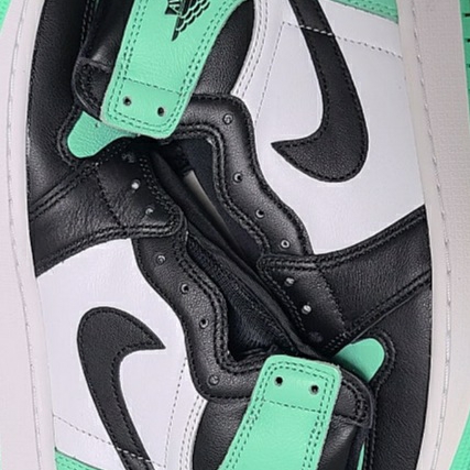 Jordan 1 Retro High OG Green Glow 착용 스타일