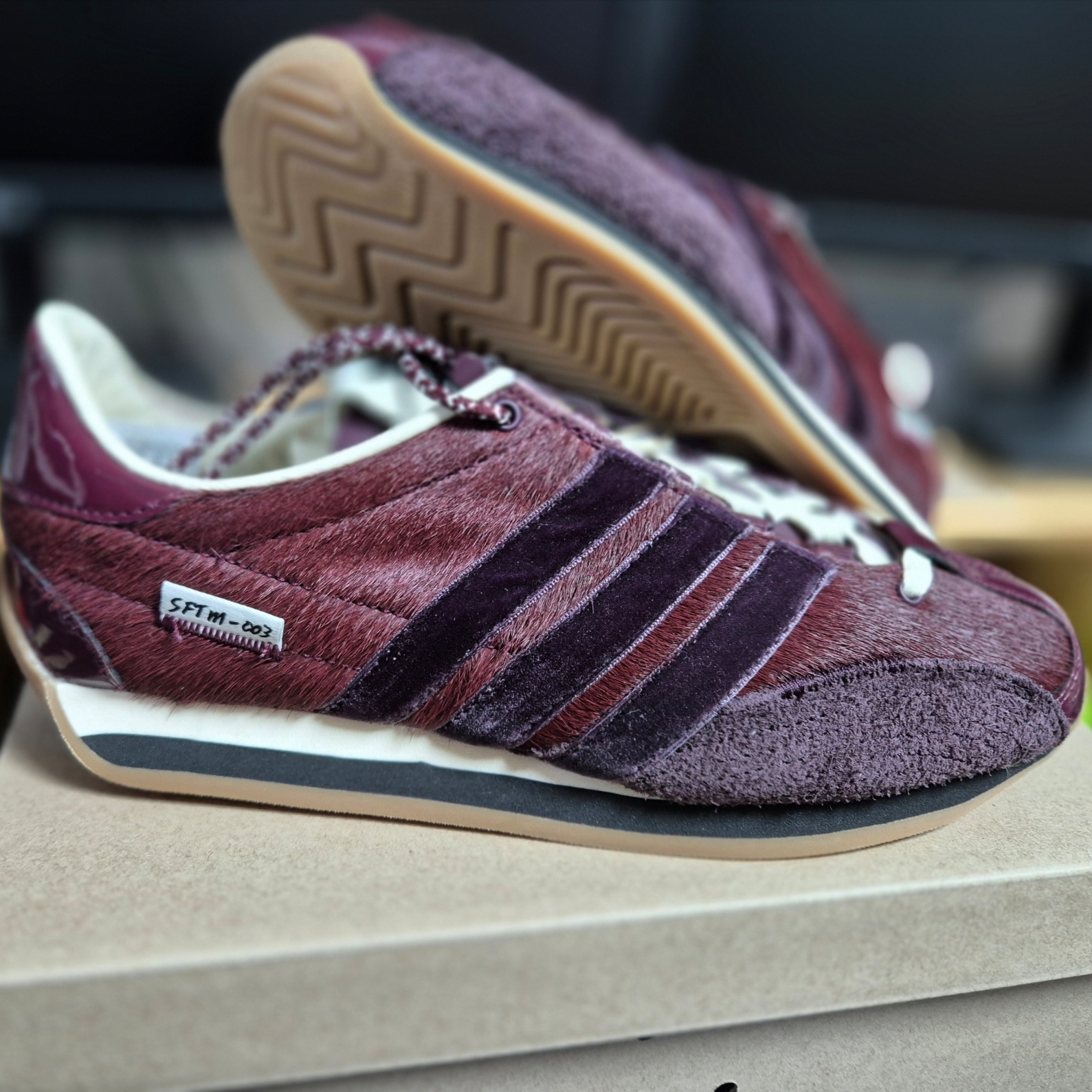 Adidas x Song for the Mute Country OG Maroon Core Black 착용 스타일