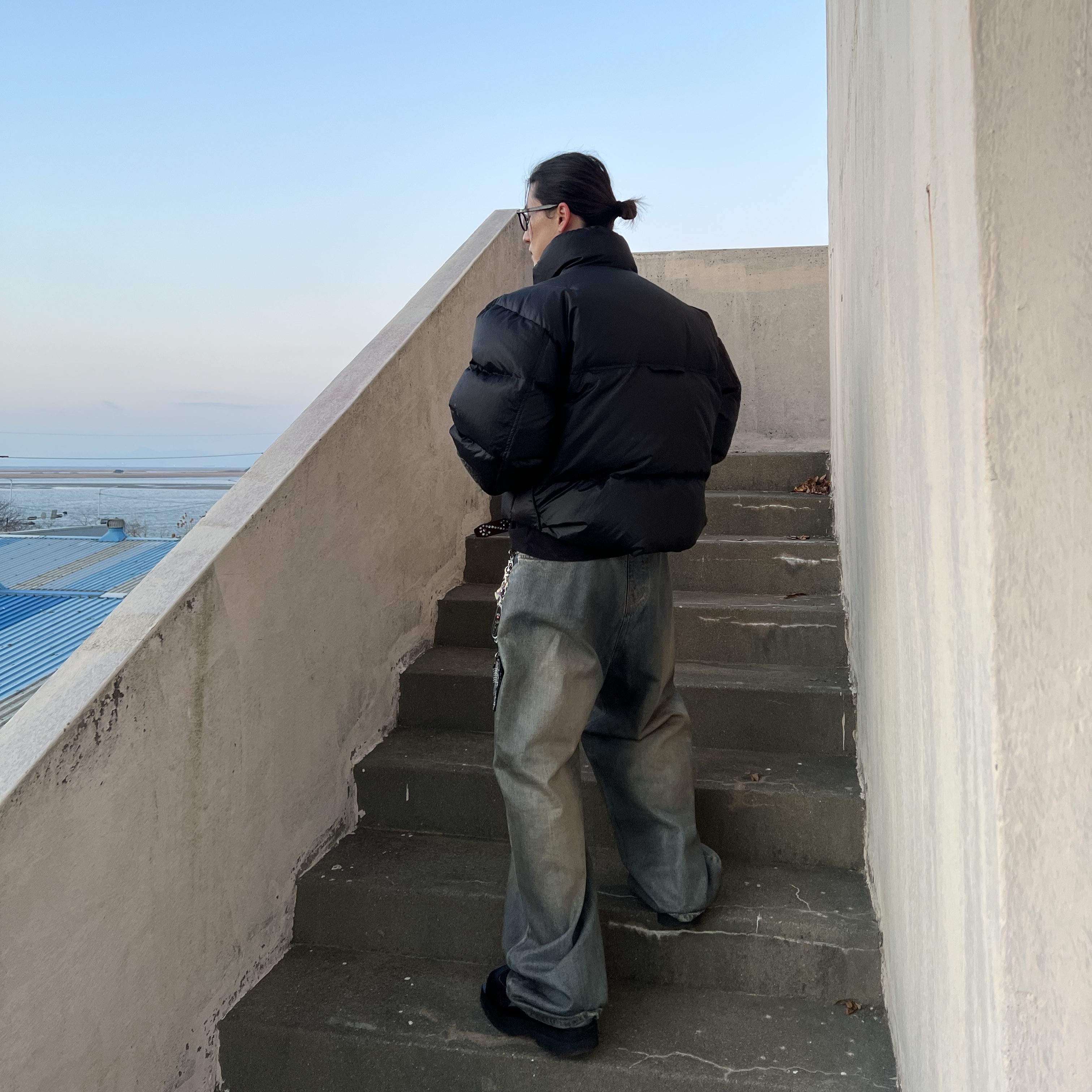 Project G/R Coated Backward Denim Pants Blue 착용 스타일 - 5