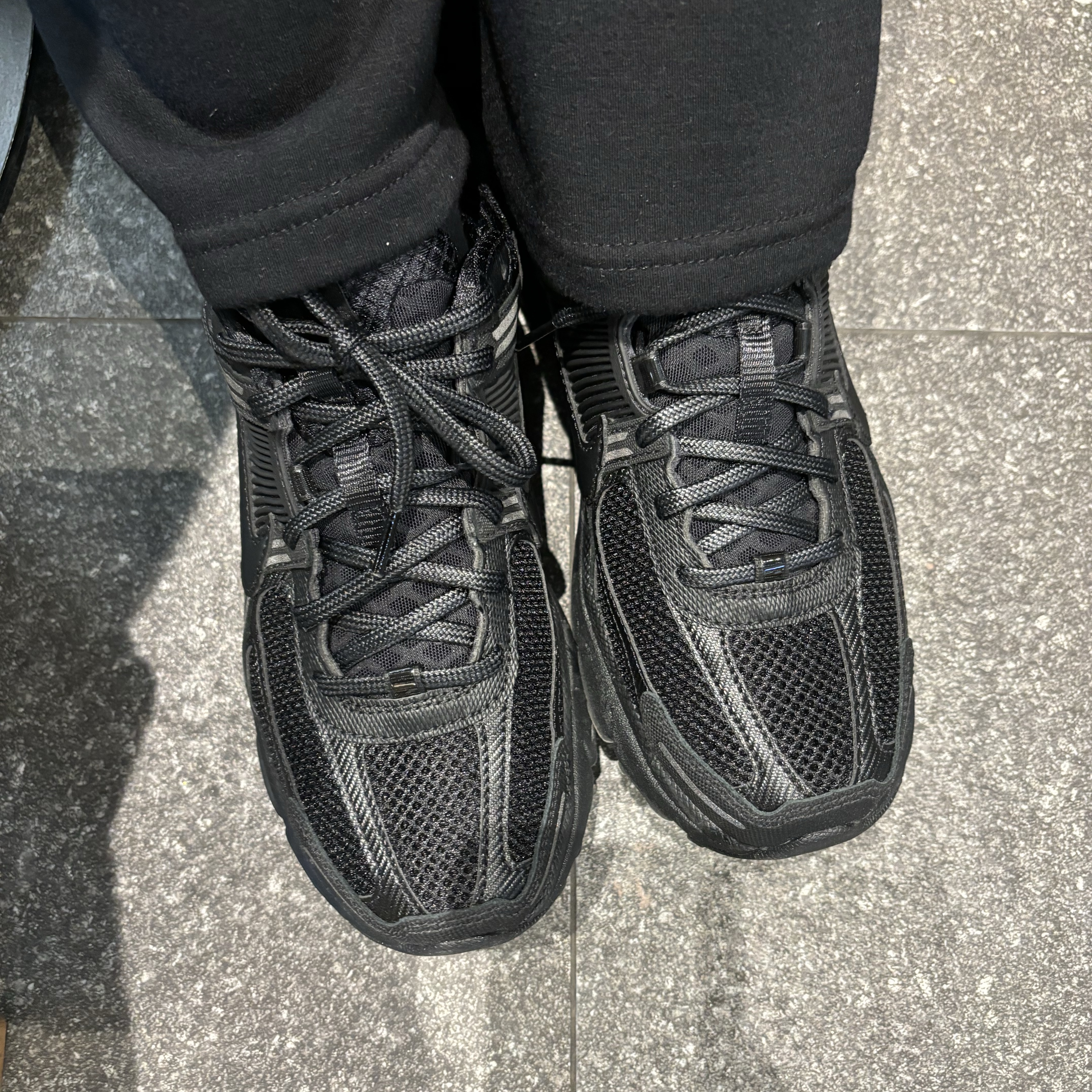 Nike Zoom Vomero 5 SP Black 착용 스타일