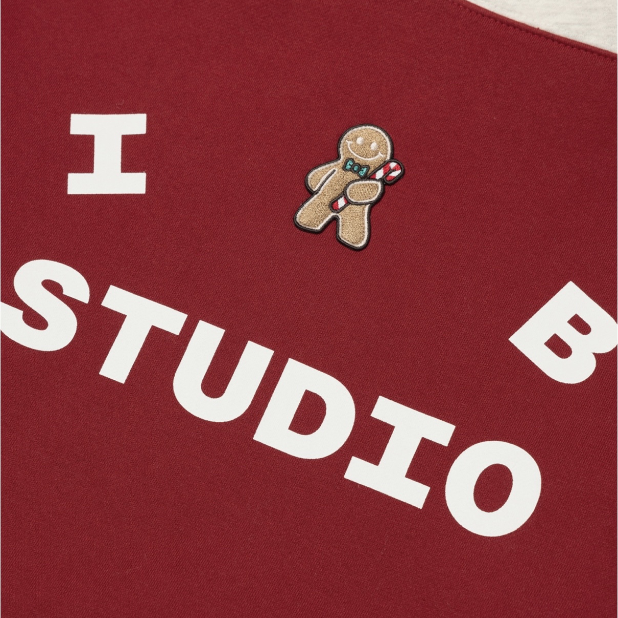IAB Studio 24 Christmas Hoodie Burgundy Oatmeal 착용 스타일 - 4