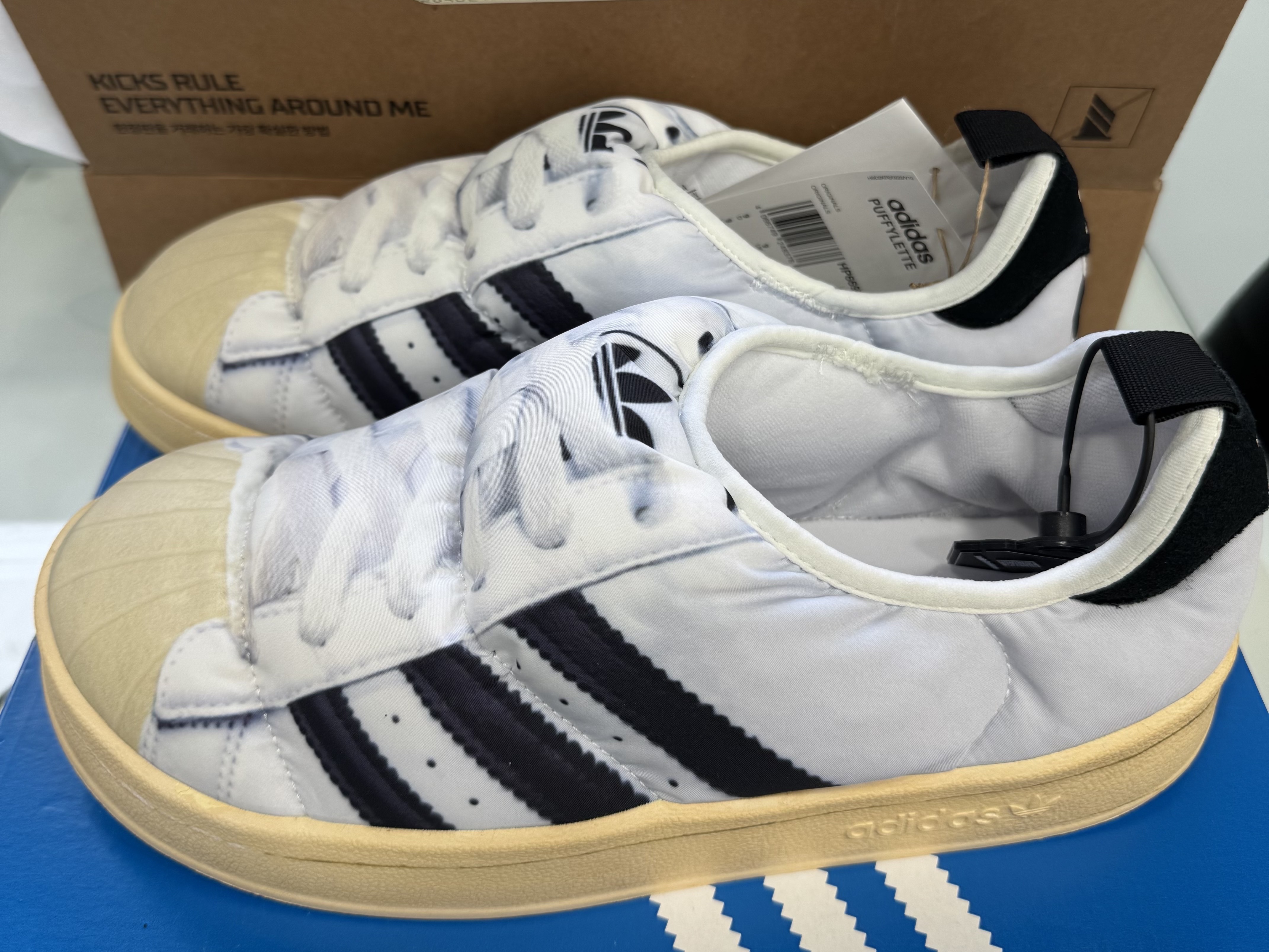 Adidas Puffylette Superstar Cloud White 착용 스타일 - 1