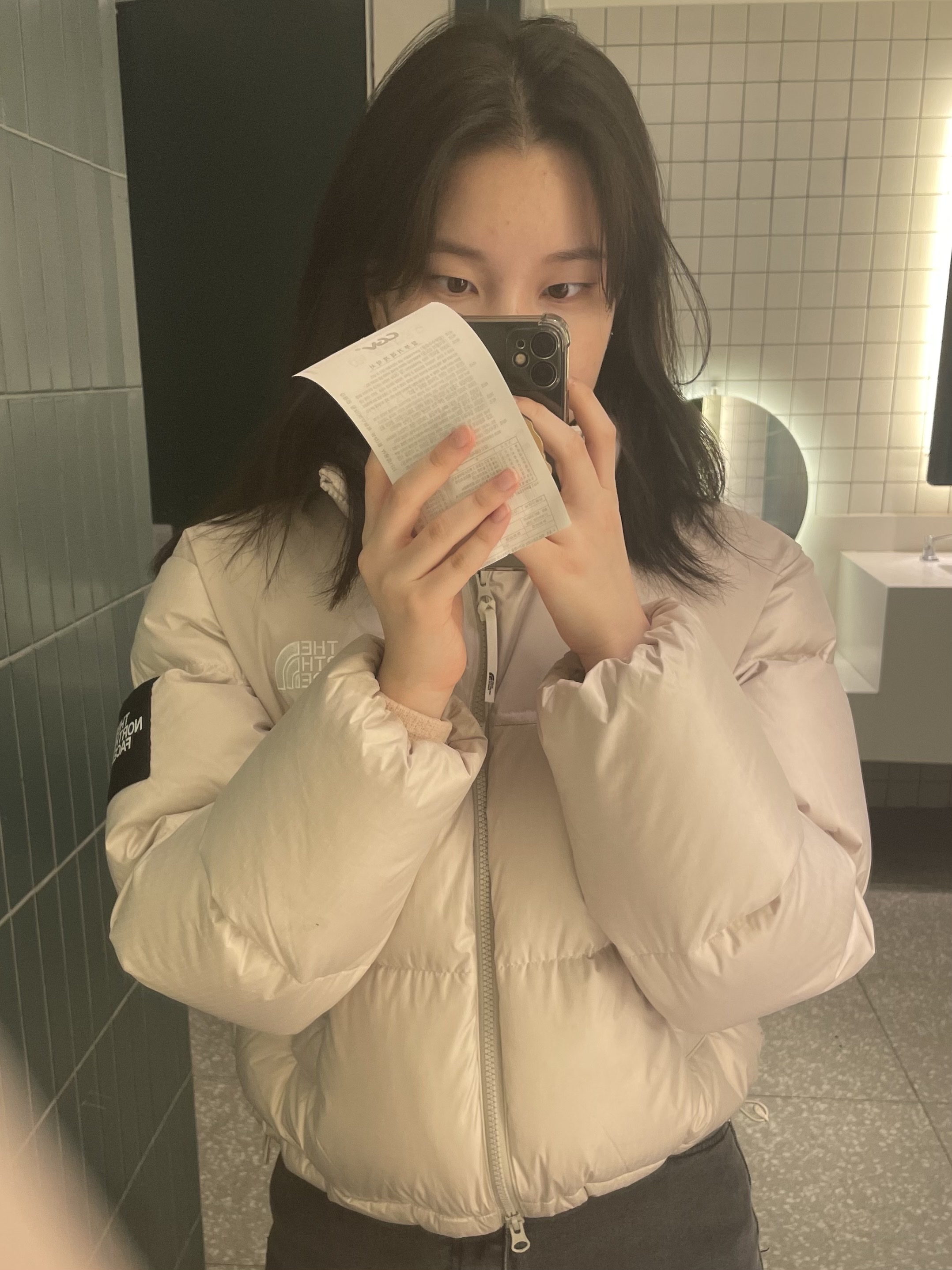 (W) The North Face White Label Novelty Nuptse Down Jacket Cream Beige 착용 스타일 - 2