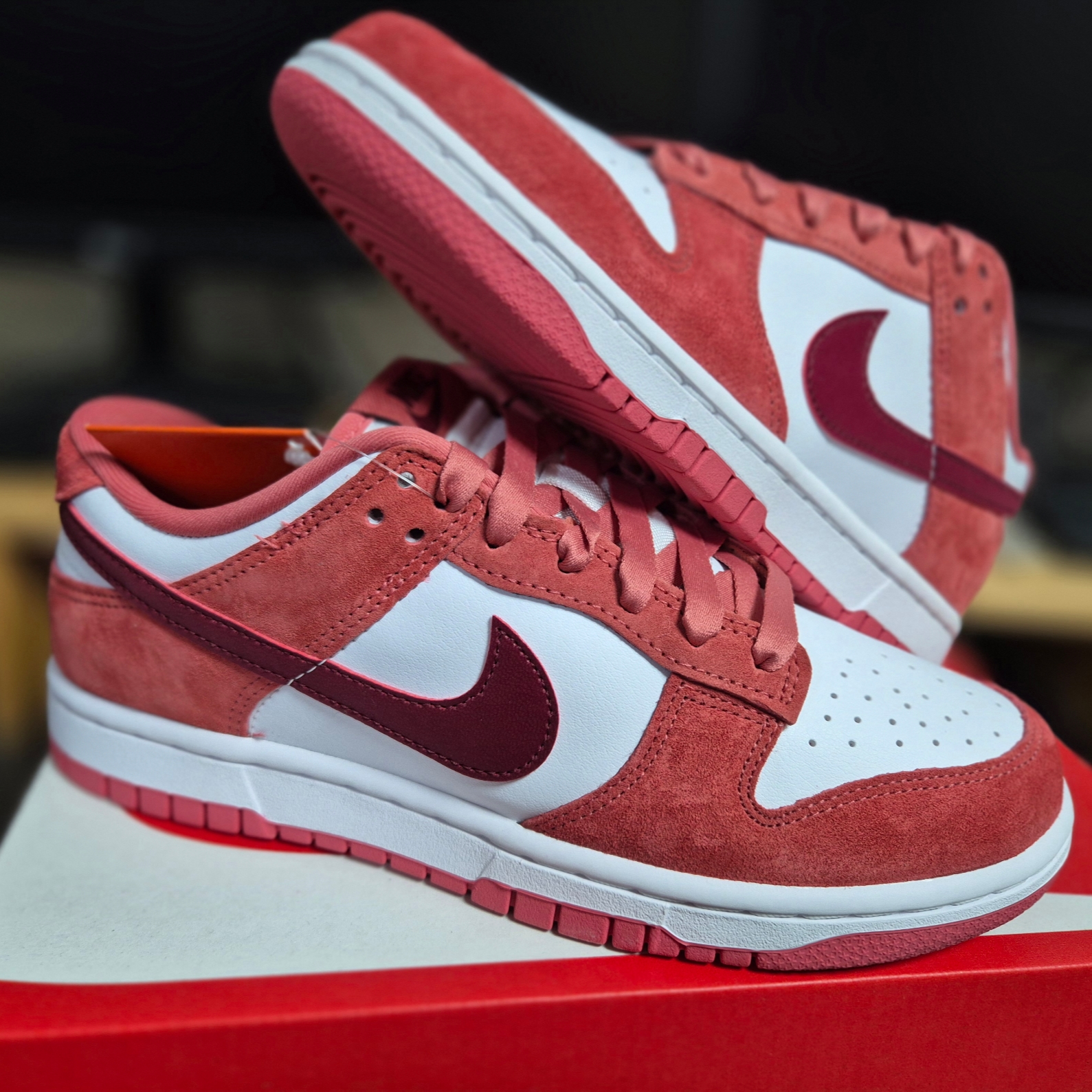 (W) Nike Dunk Low Valentine Day White Adobe 착용 스타일