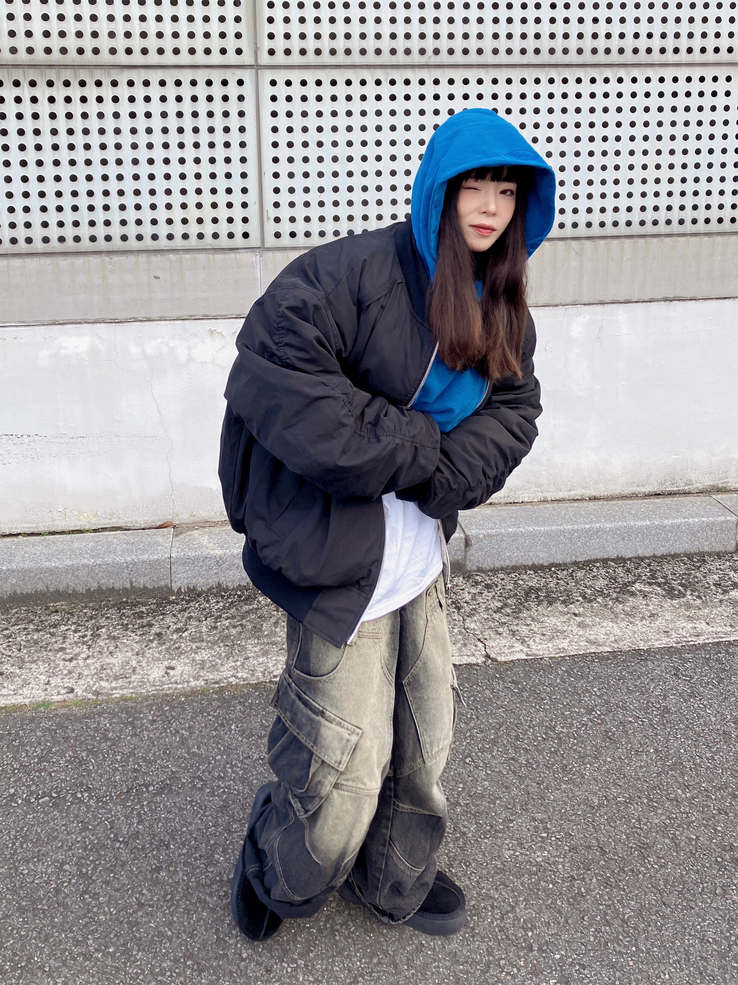 Grailz Geometry Hoodie Azzuri Blue, (W) UGG Funkette Slides Black 착용 스타일 - 10