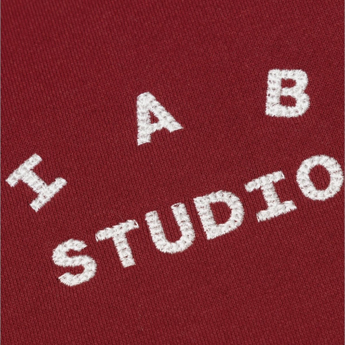 IAB Studio 24 Christmas Hoodie Burgundy Oatmeal 착용 스타일 - 3