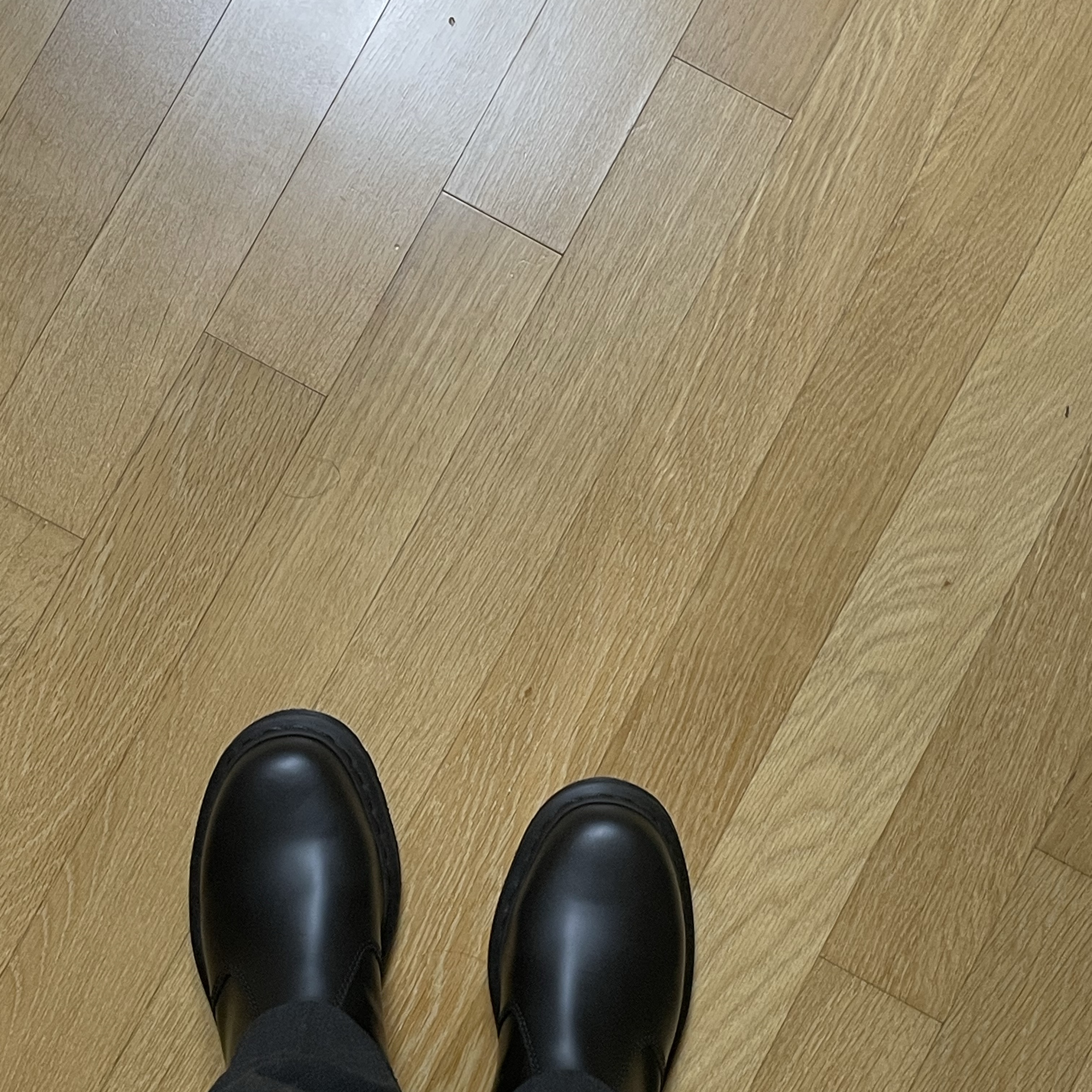 Dr. Martens 2976 Mono Smooth Leather Chelsea Boots Black 착용 스타일