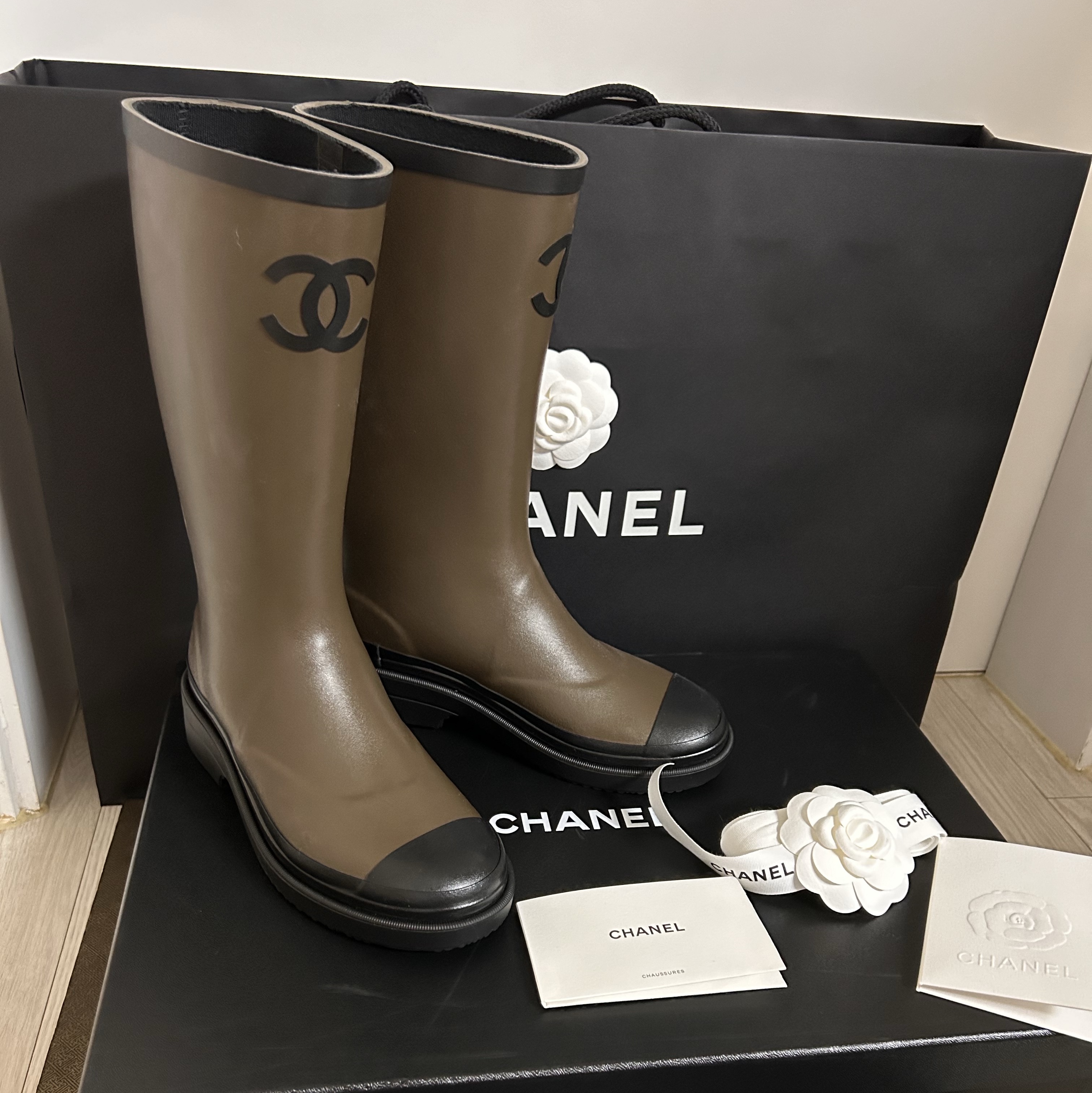 (W) Chanel High Boots Caoutchouc & Khaki 착용 스타일