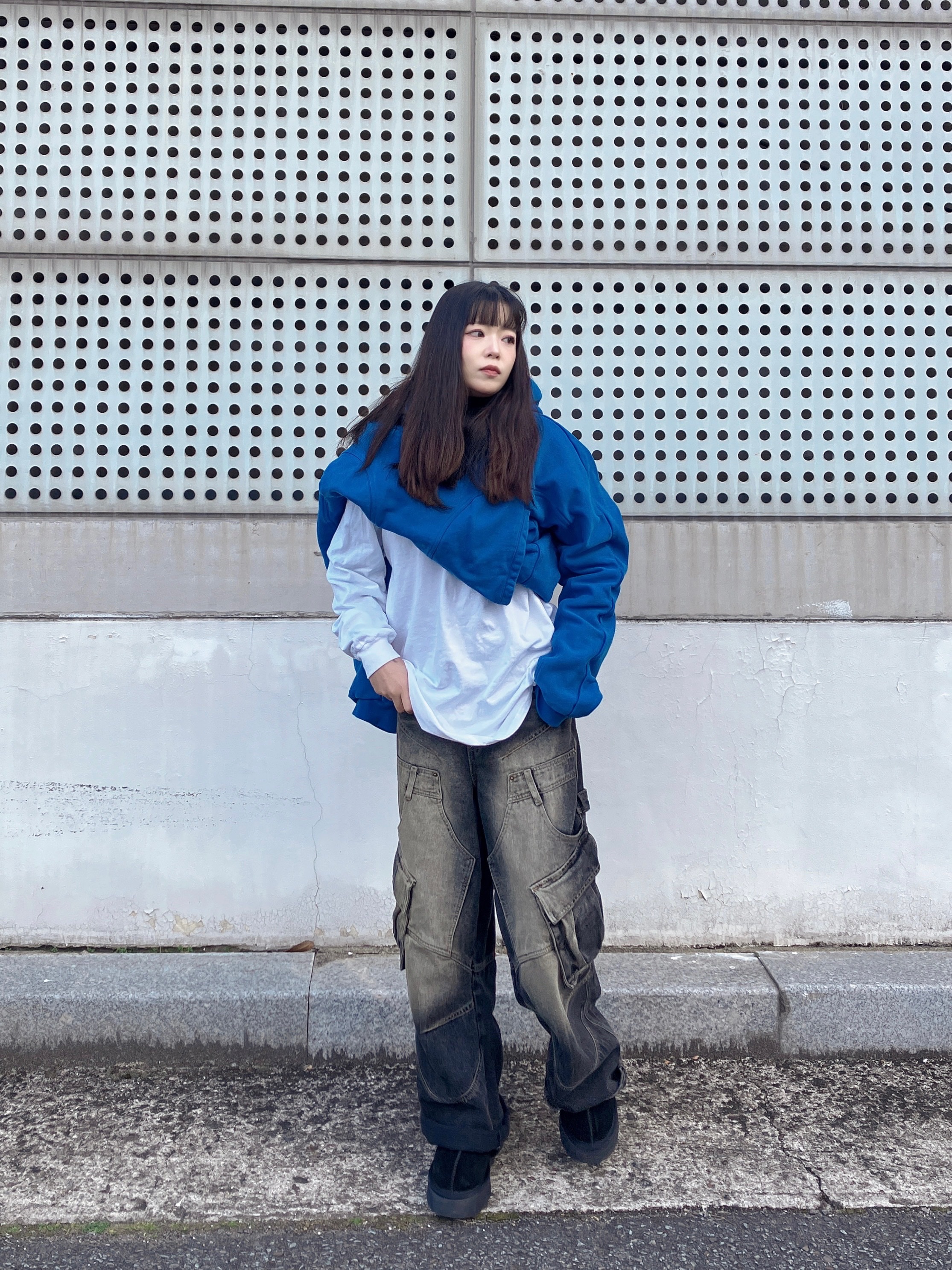 Grailz Geometry Hoodie Azzuri Blue, (W) UGG Funkette Slides Black 착용 스타일 - 5