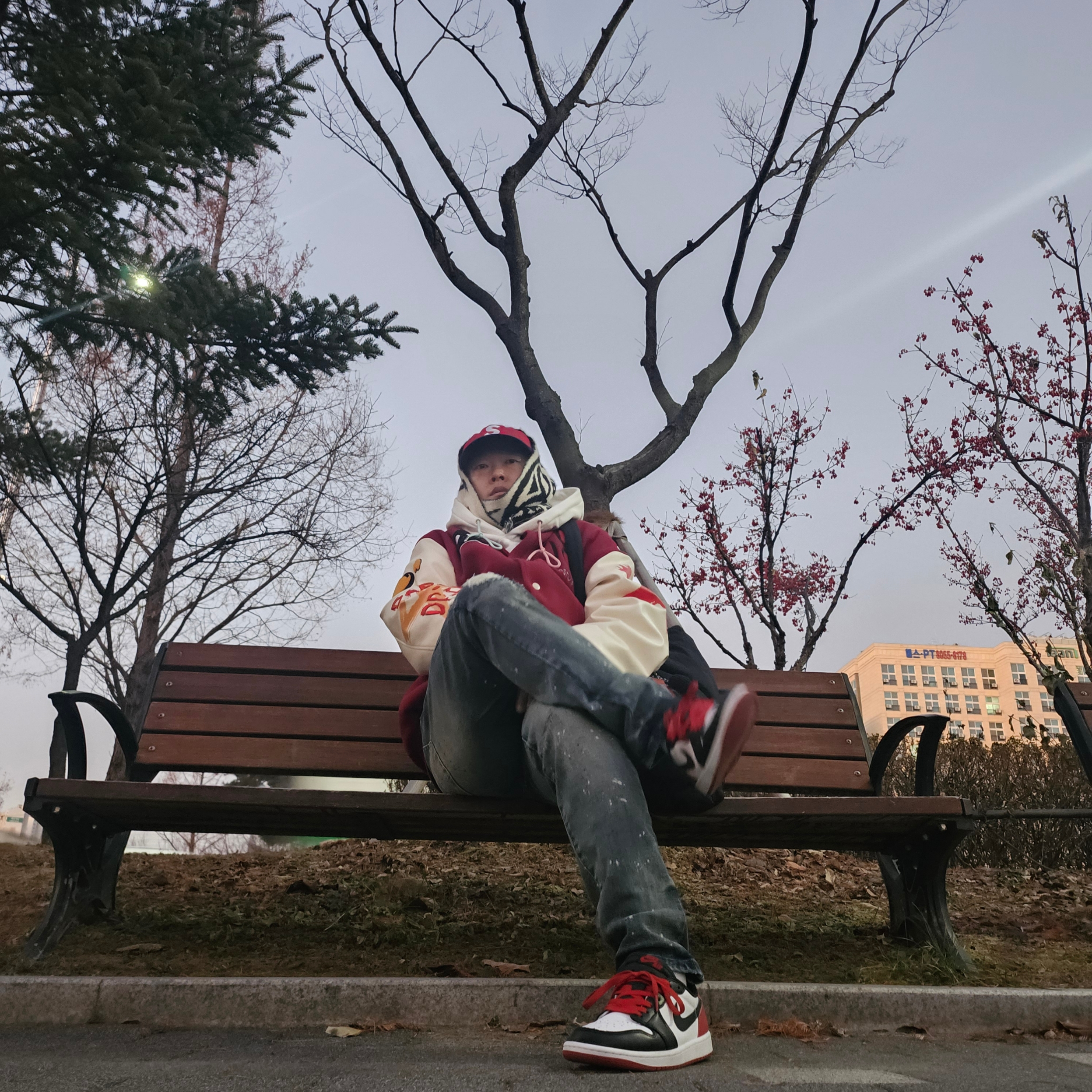 Supreme 2-Tone S Logo 6-Panel Red - 24SS, Jordan 1 Retro Low OG Black Toe 착용 스타일 - 2