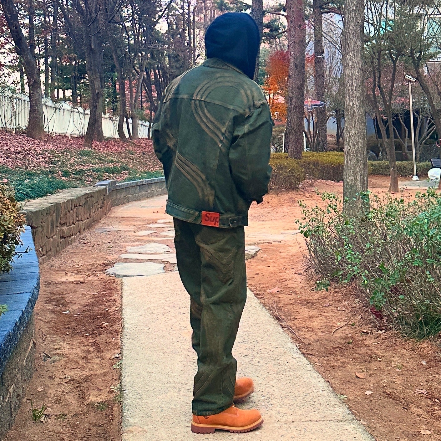 Supreme S Logo Denim Trucker Jacket Dirty - 24SS, Supreme S Logo Loose Fit Jean Dirty - 24SS 착용 스타일