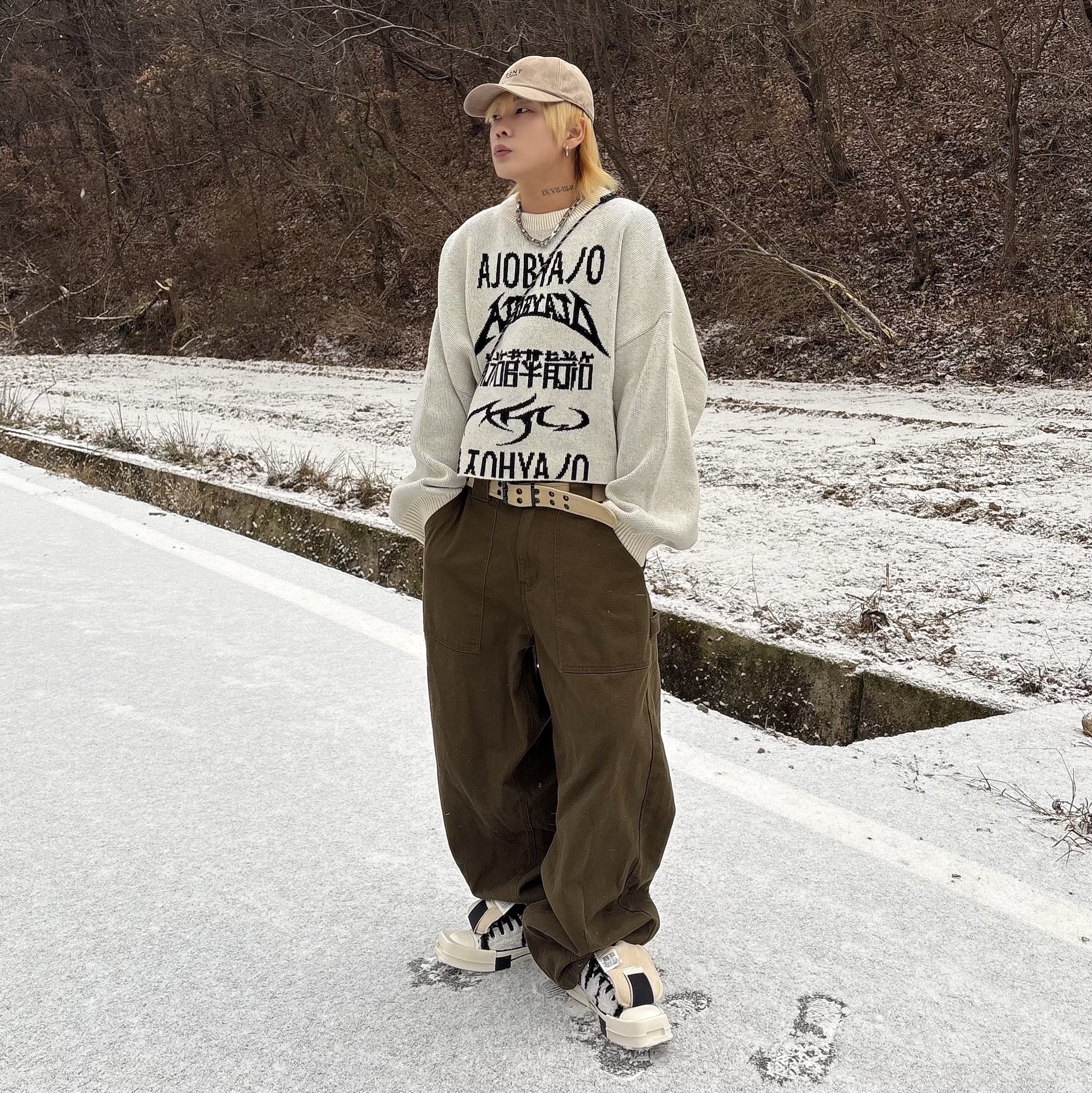 AJOBYAJO PBA Total Logo Cropped Sweater IVORY, Converse x Drkshdw Turbodrk Chuck 70 Hi Lilly White 착용 스타일 - 1