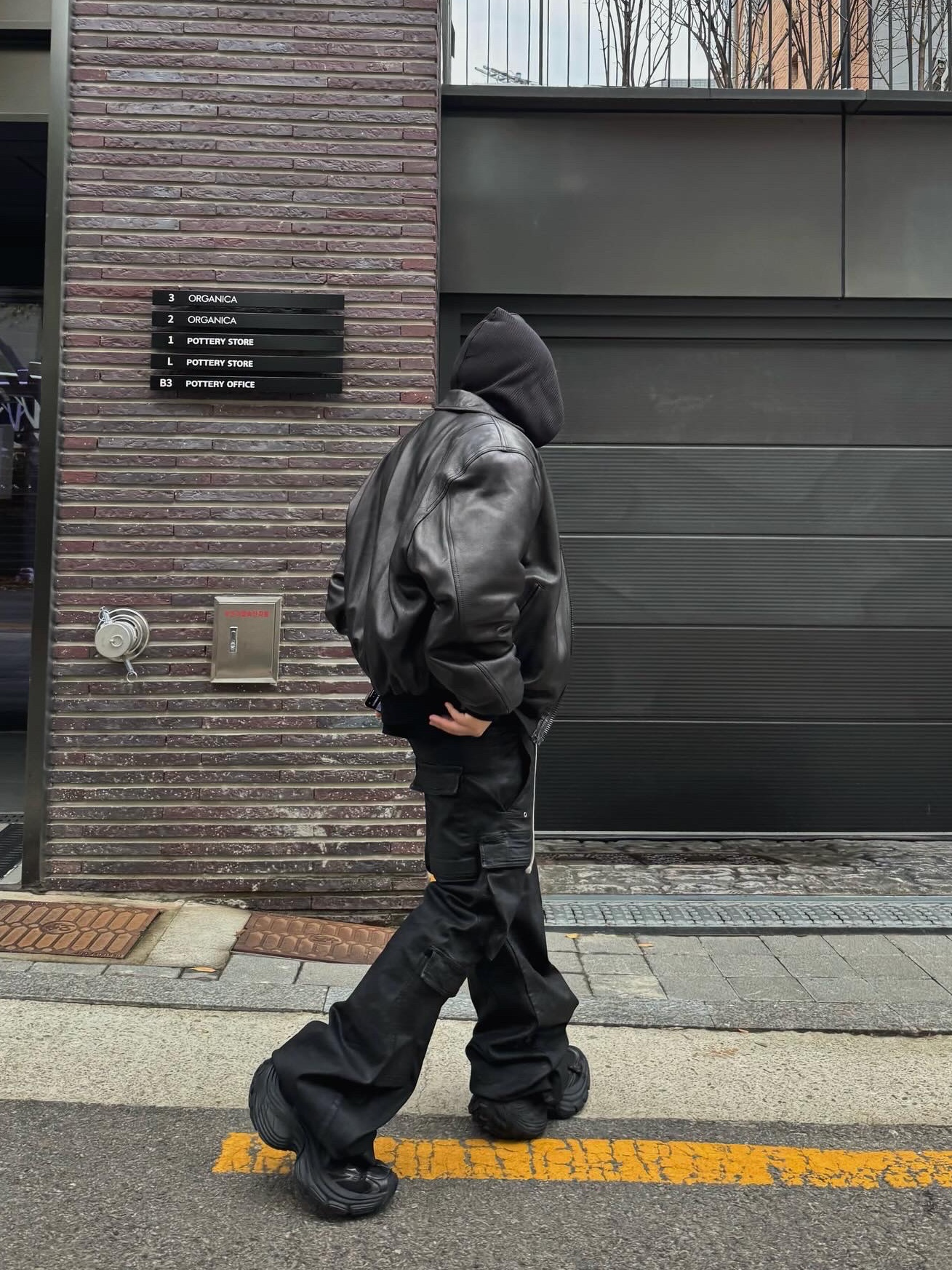 Balenciaga 10XL Sneakers Black 착용 스타일