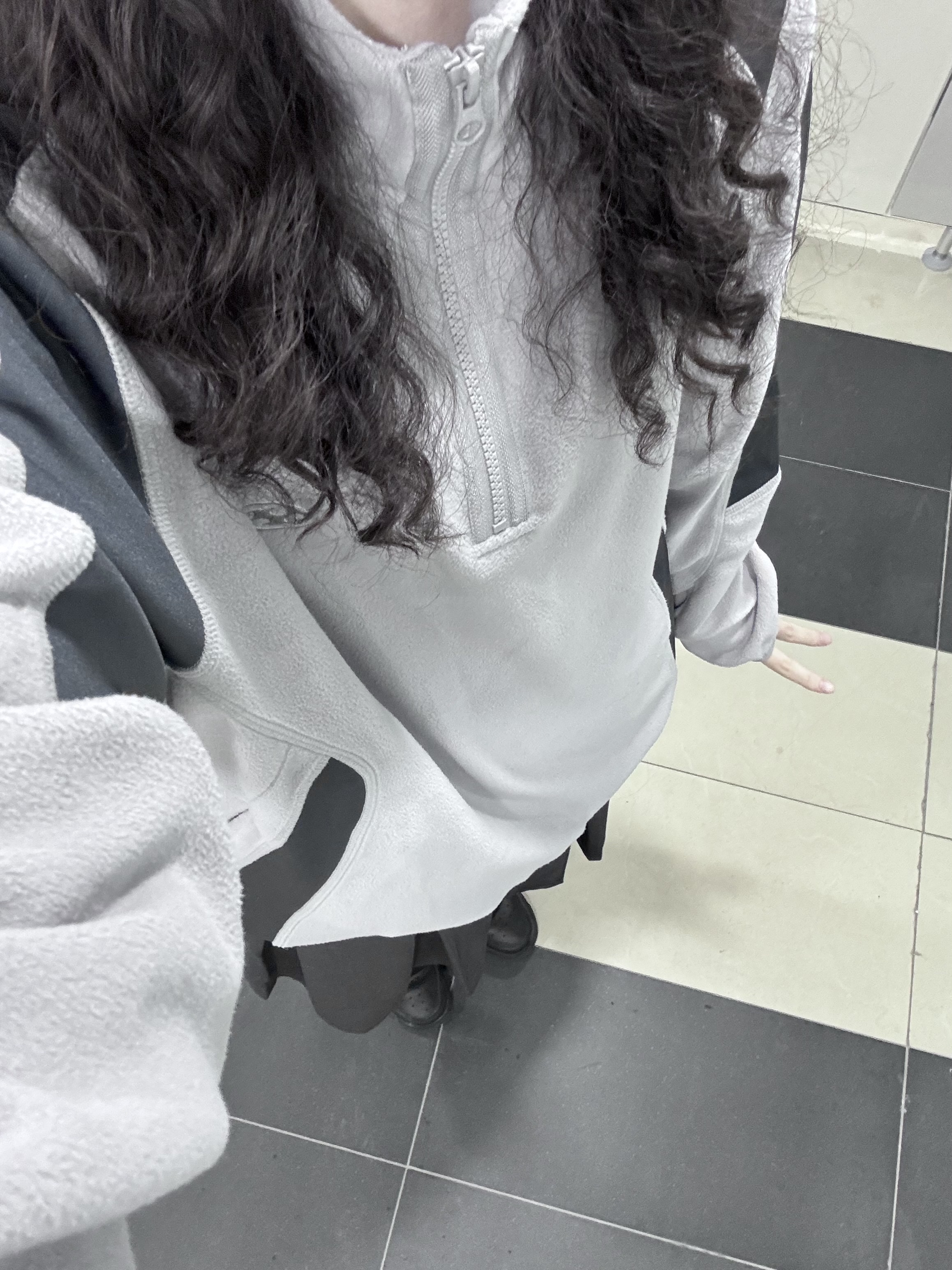 Sansan Gear Half Zip-Up Fleece Grey, (W) Nike Air Force 1 '07 Low Triple Black 착용 스타일