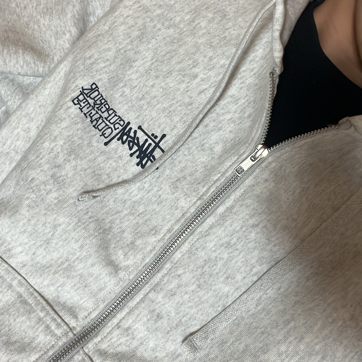 Stussy Superior Quality Zip Hoodie Ash Heather 착용 스타일