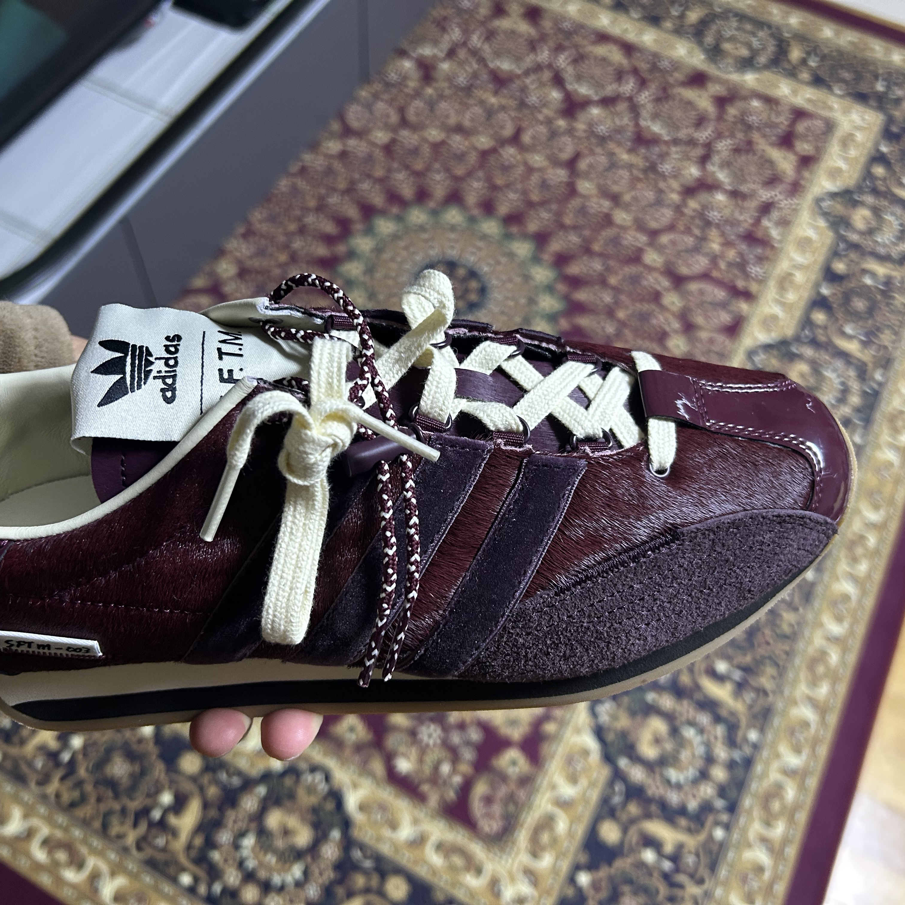 Adidas x Song for the Mute Country OG Maroon Core Black 착용 스타일