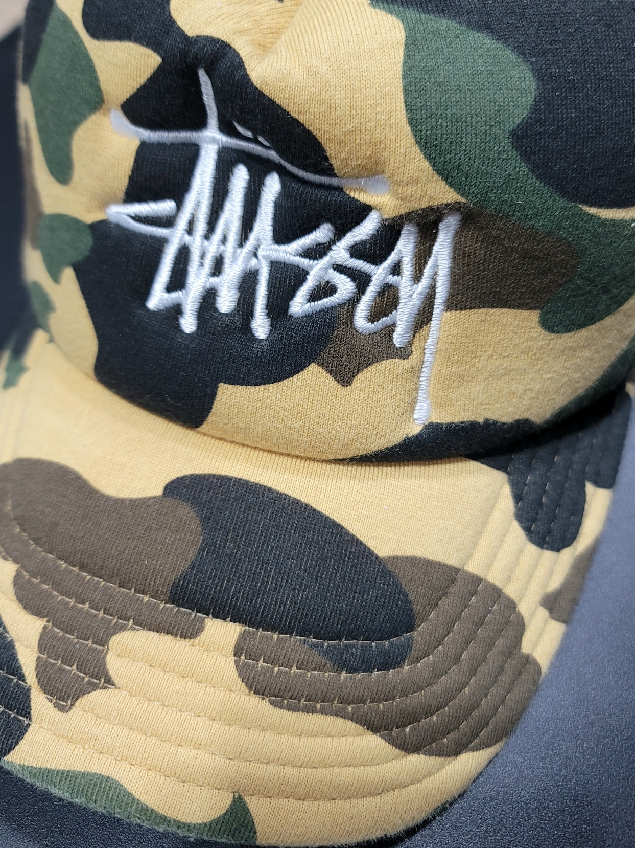Stussy x BAPE Trucker Cap Yellow 착용 스타일