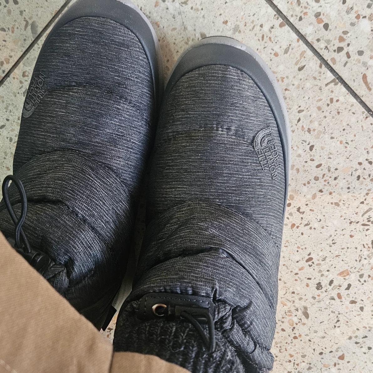 The North Face Bootie Short Nz Black 착용 스타일 - 2