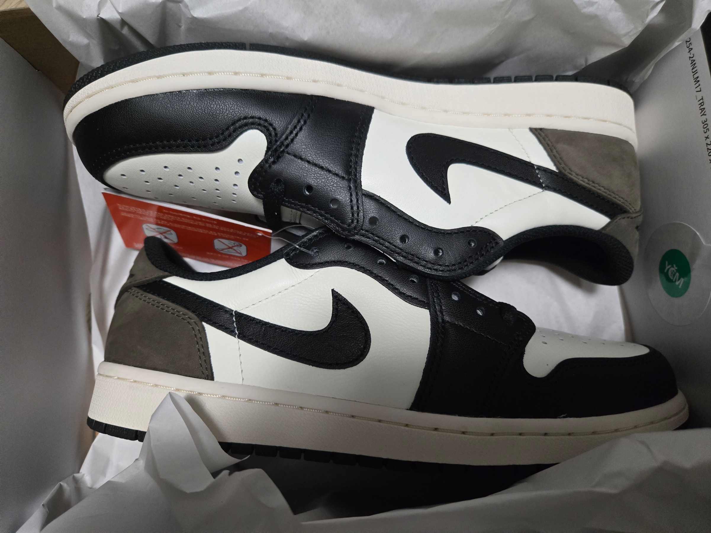 Jordan 1 Retro Low OG Mocha 착용 스타일