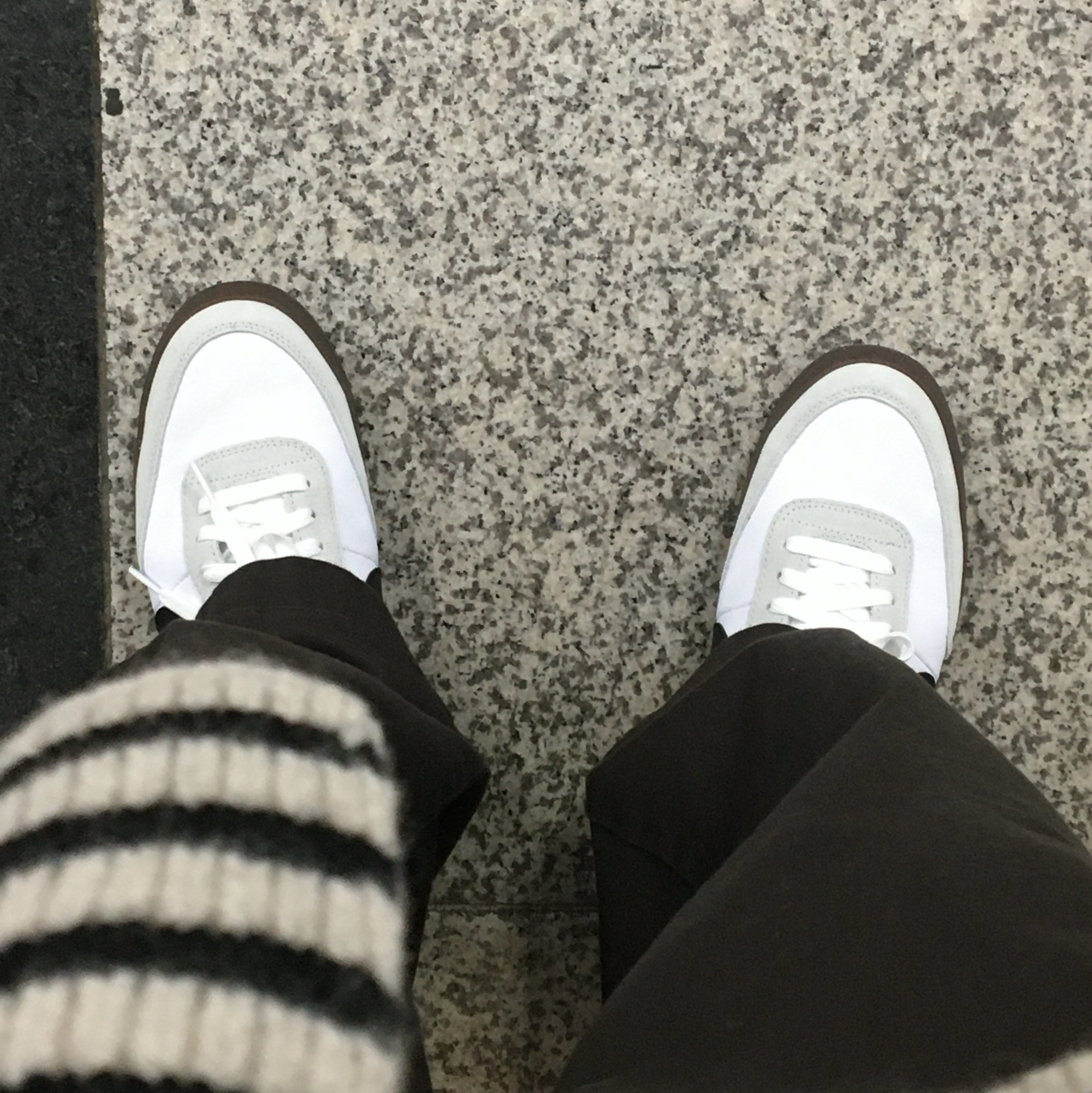 Nike Killshot 2 Leather White Light Silver 착용 스타일