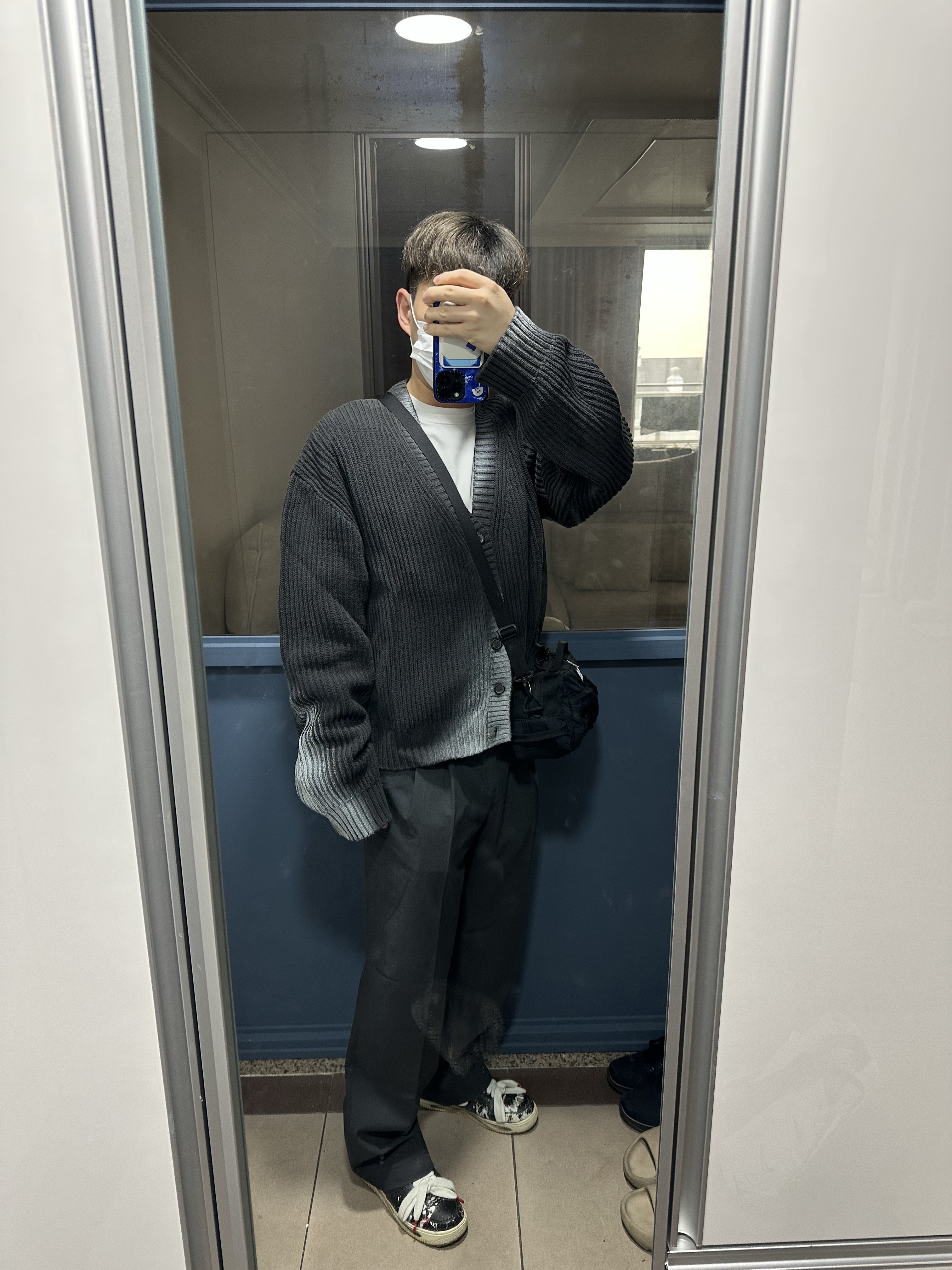 Ader Error Glow Cardigan Charcoal, Nike x Peaceminusone Air Force 1 Low Para-Noise 착용 스타일