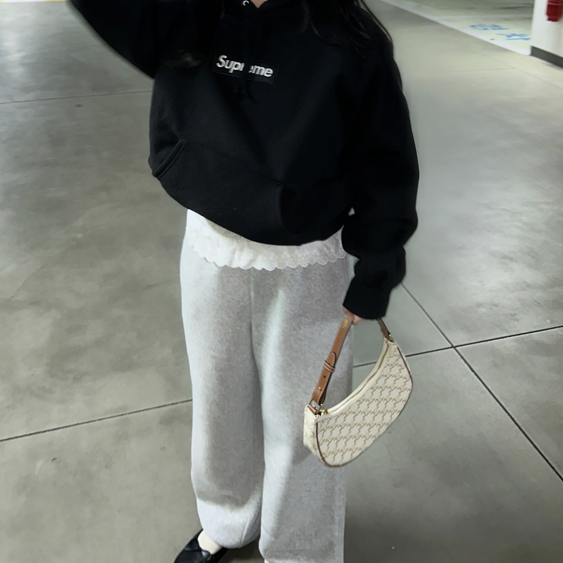 Supreme Box Logo Hooded Sweatshirt Black - 24FW, Supreme Box Logo Hooded Sweatshirt Black - 23FW 착용 스타일 - 2