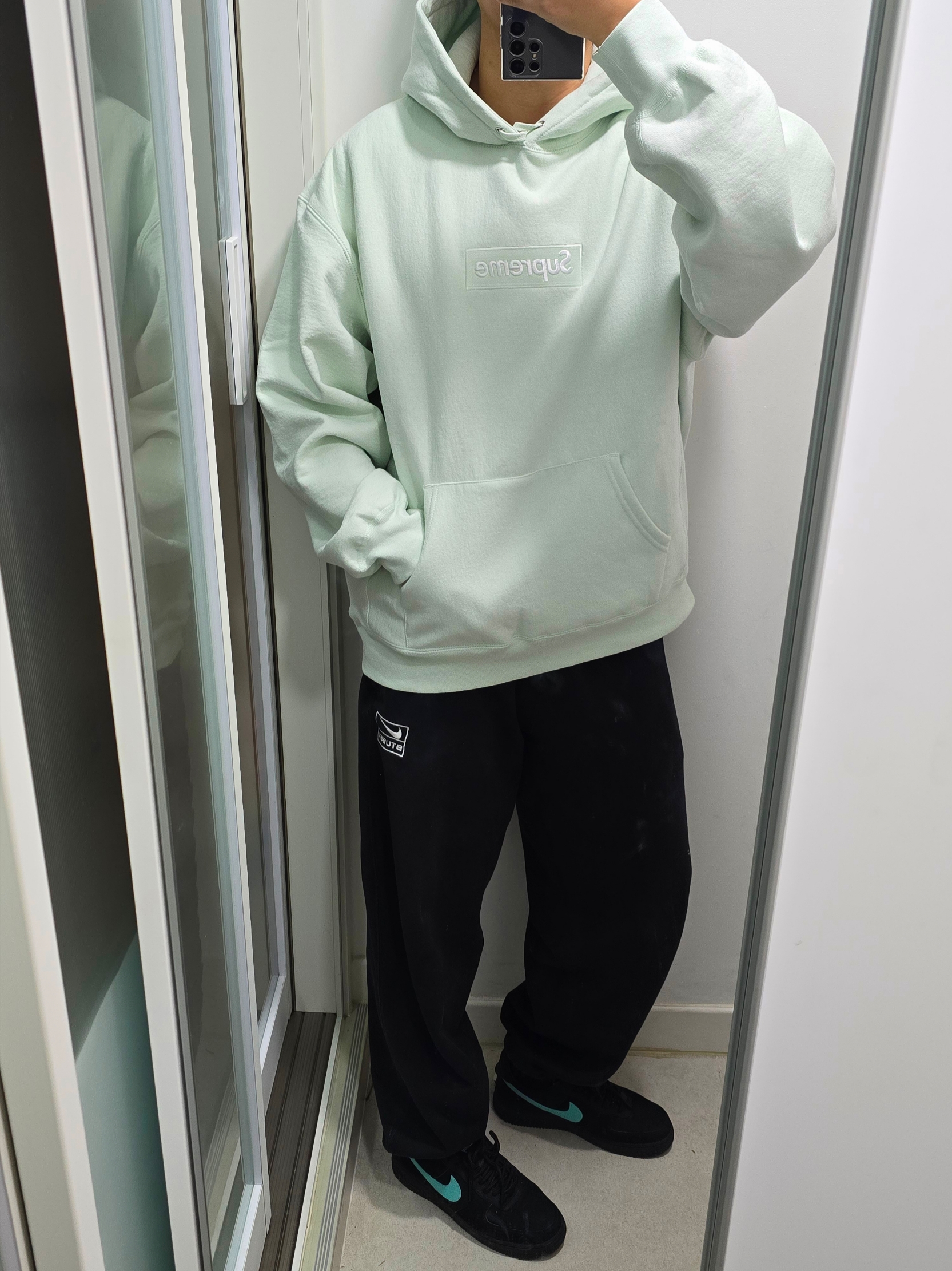 Supreme Box Logo Hooded Sweatshirt Light Green - 23FW, Nike x Stussy NRG Washed Fleece Pants Black (DO5296-010) 착용 스타일