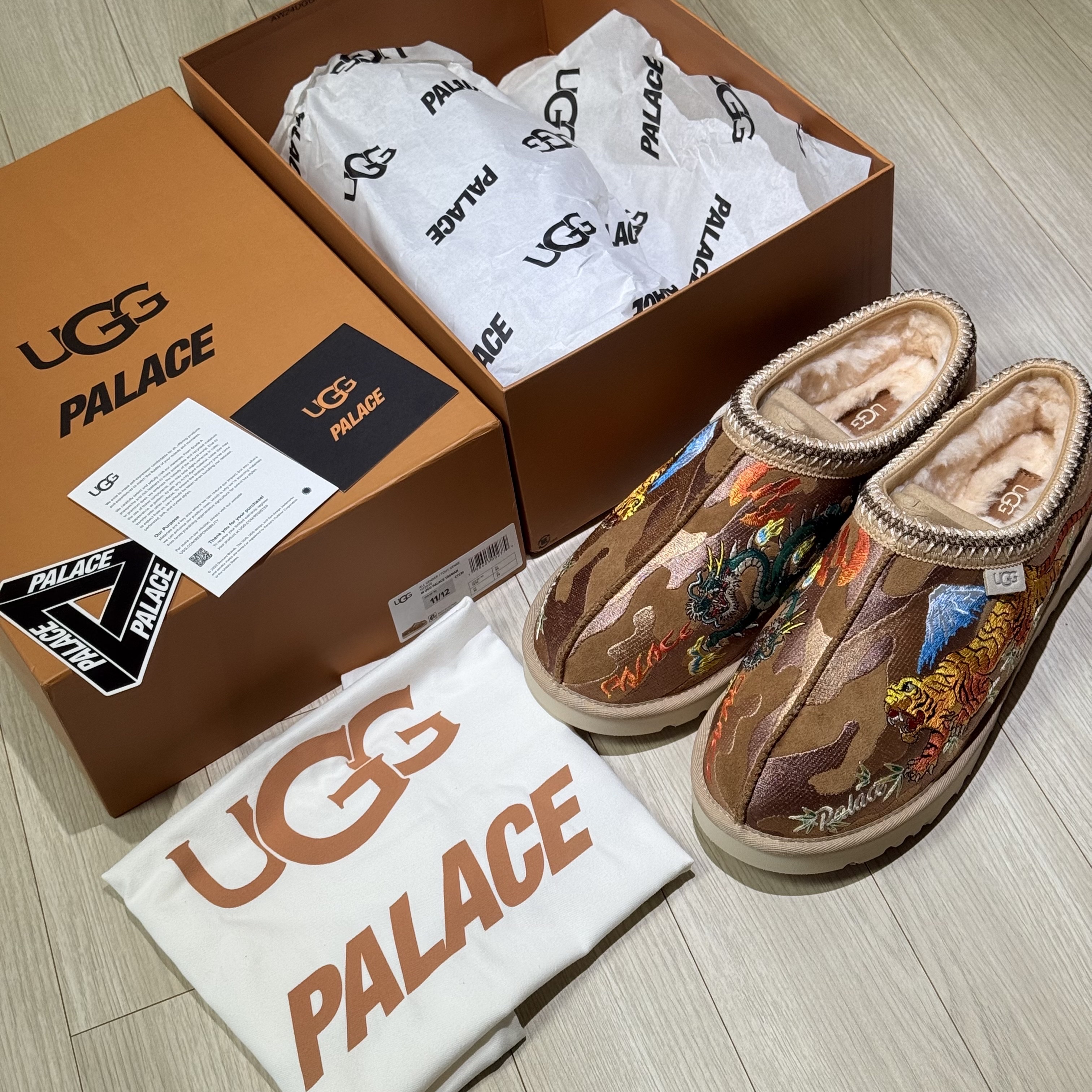 UGG x Palace Tasman Slipper Chestnut Camo 착용 스타일