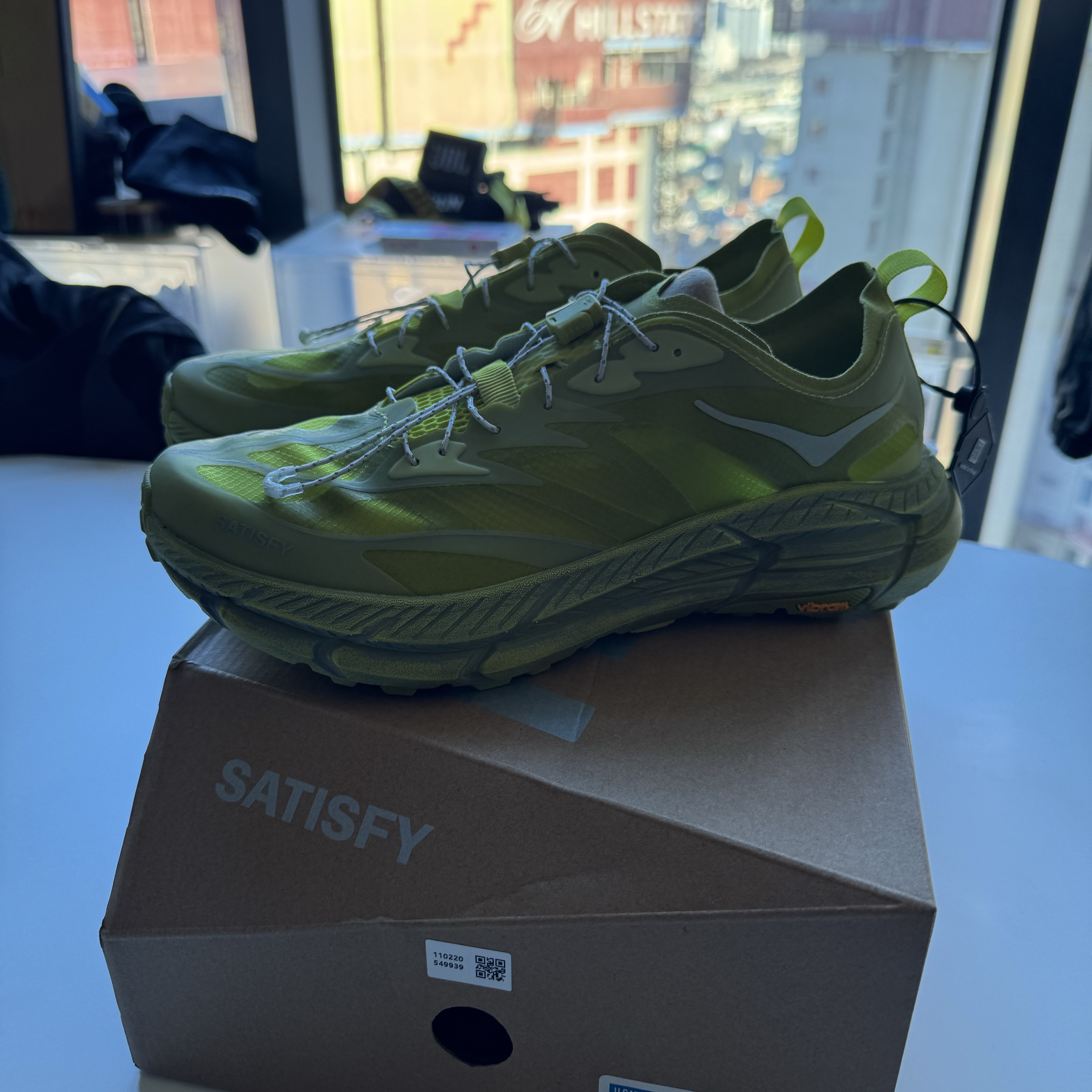 Hoka x Satisfy Mafate Speed 4 Lite Sulfur 착용 스타일