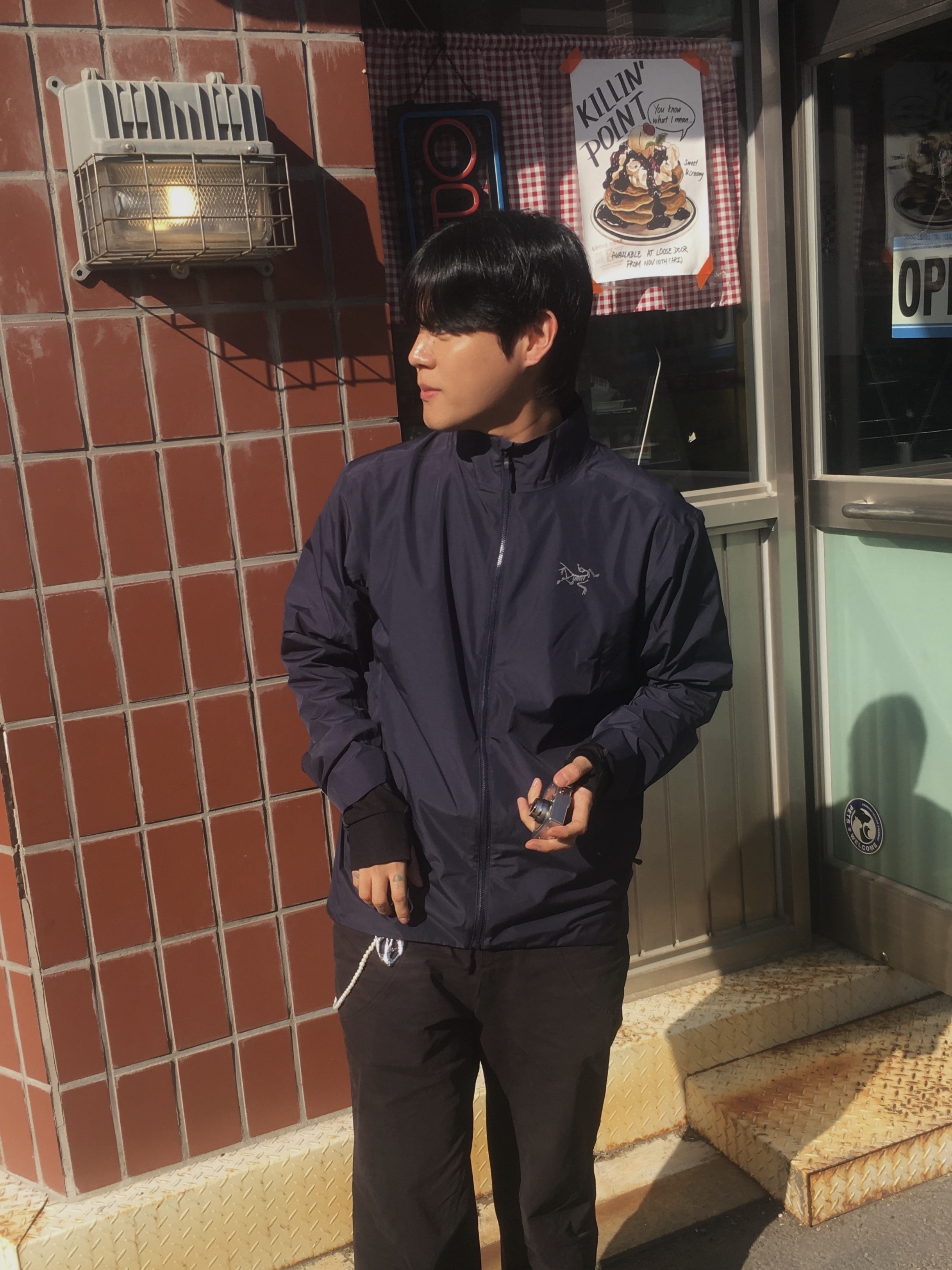 Arc'teryx Solano Jacket Black Sapphire 착용 스타일 - 1