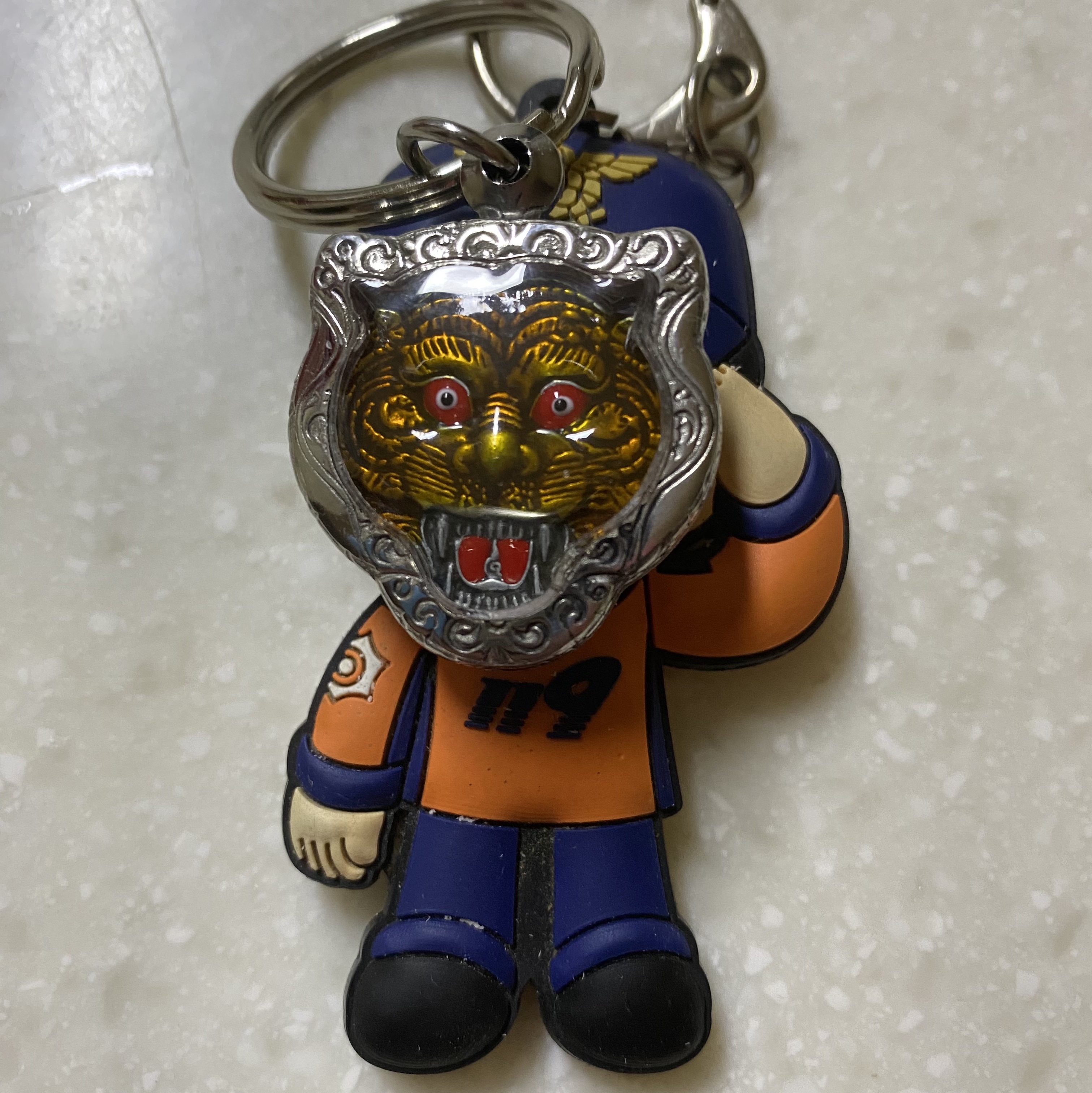 Supreme Tiger Keychain Silver - 24FW 착용 스타일
