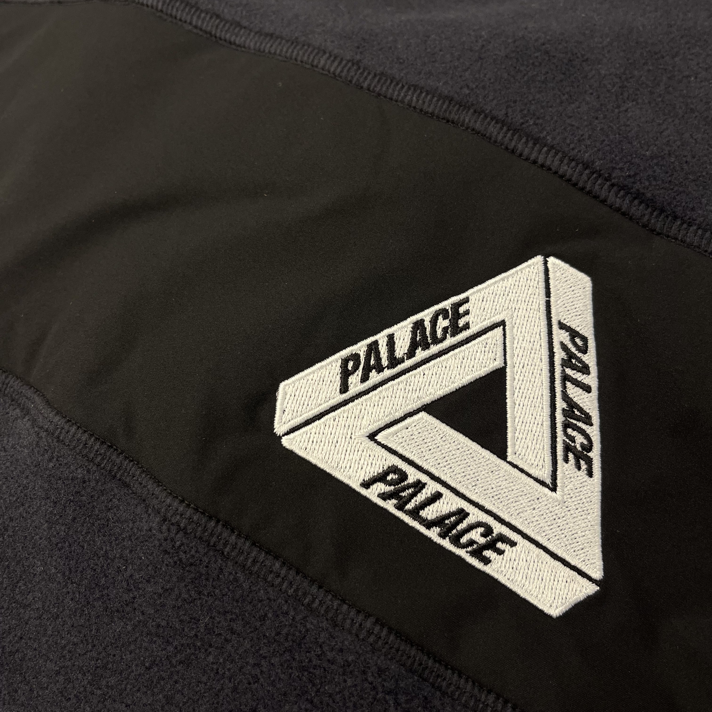 Palace Polartec 200 Crew Black - 24FW 착용 스타일